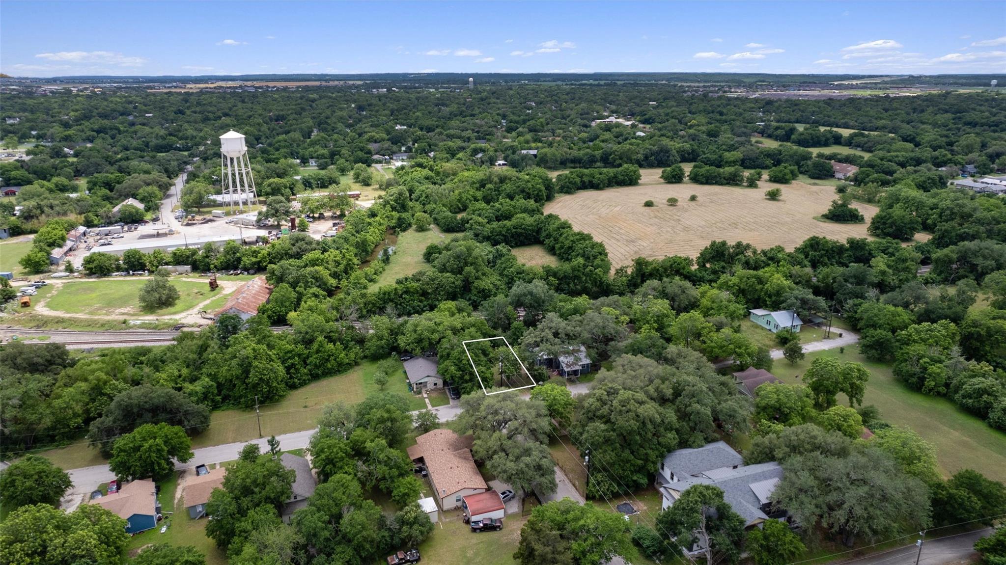 900 Tank St, Lockhart, TX 78644