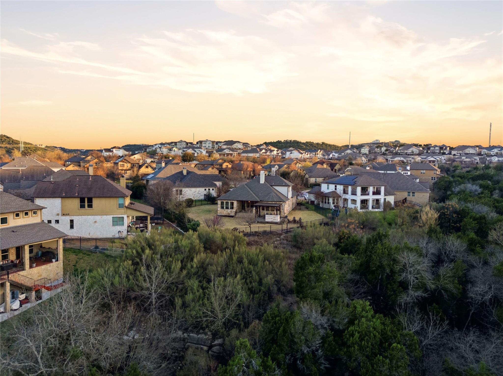 105 Edinburgh Isle Ct, Lakeway, TX 78738