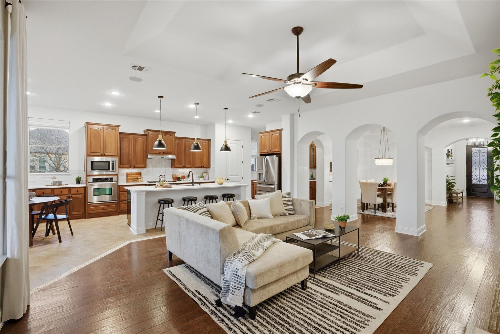 105 Edinburgh Isle Ct, Lakeway, TX 78738