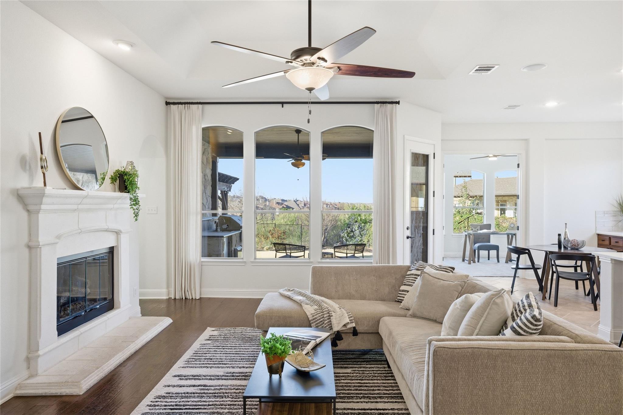 105 Edinburgh Isle Ct, Lakeway, TX 78738