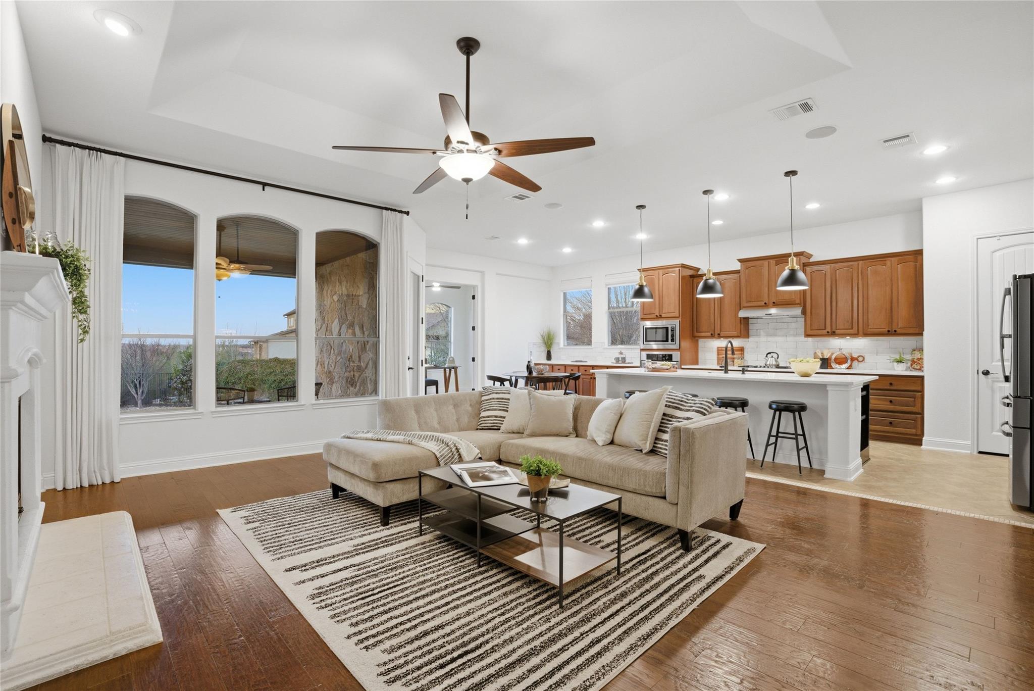 105 Edinburgh Isle Ct, Lakeway, TX 78738