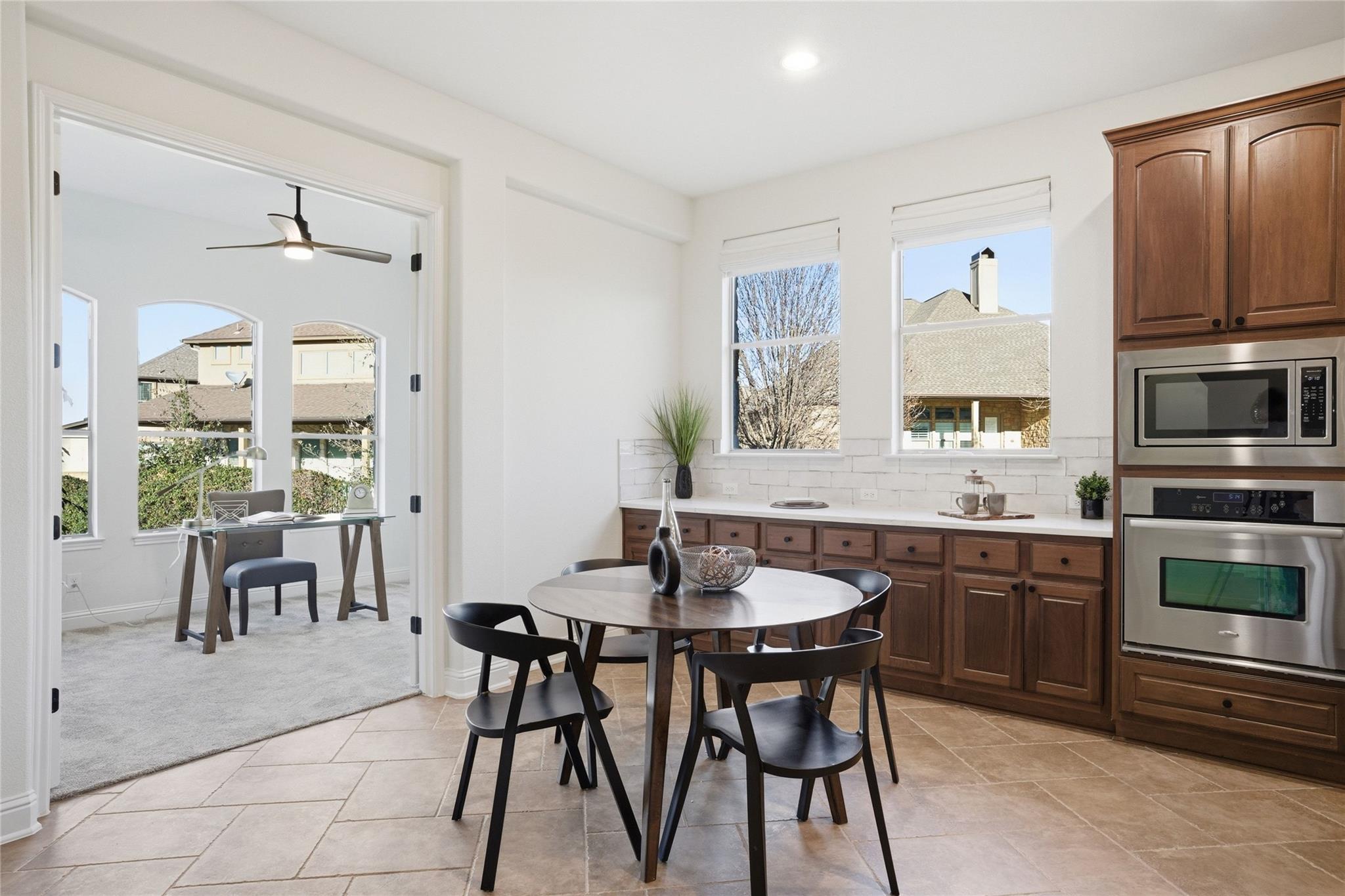 105 Edinburgh Isle Ct, Lakeway, TX 78738