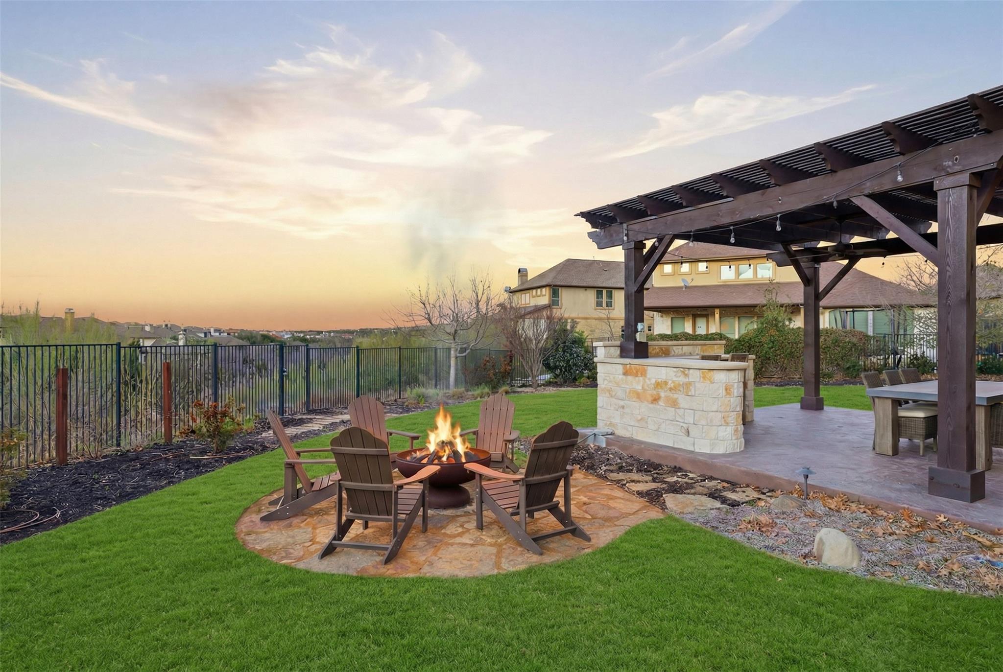 105 Edinburgh Isle Ct, Lakeway, TX 78738