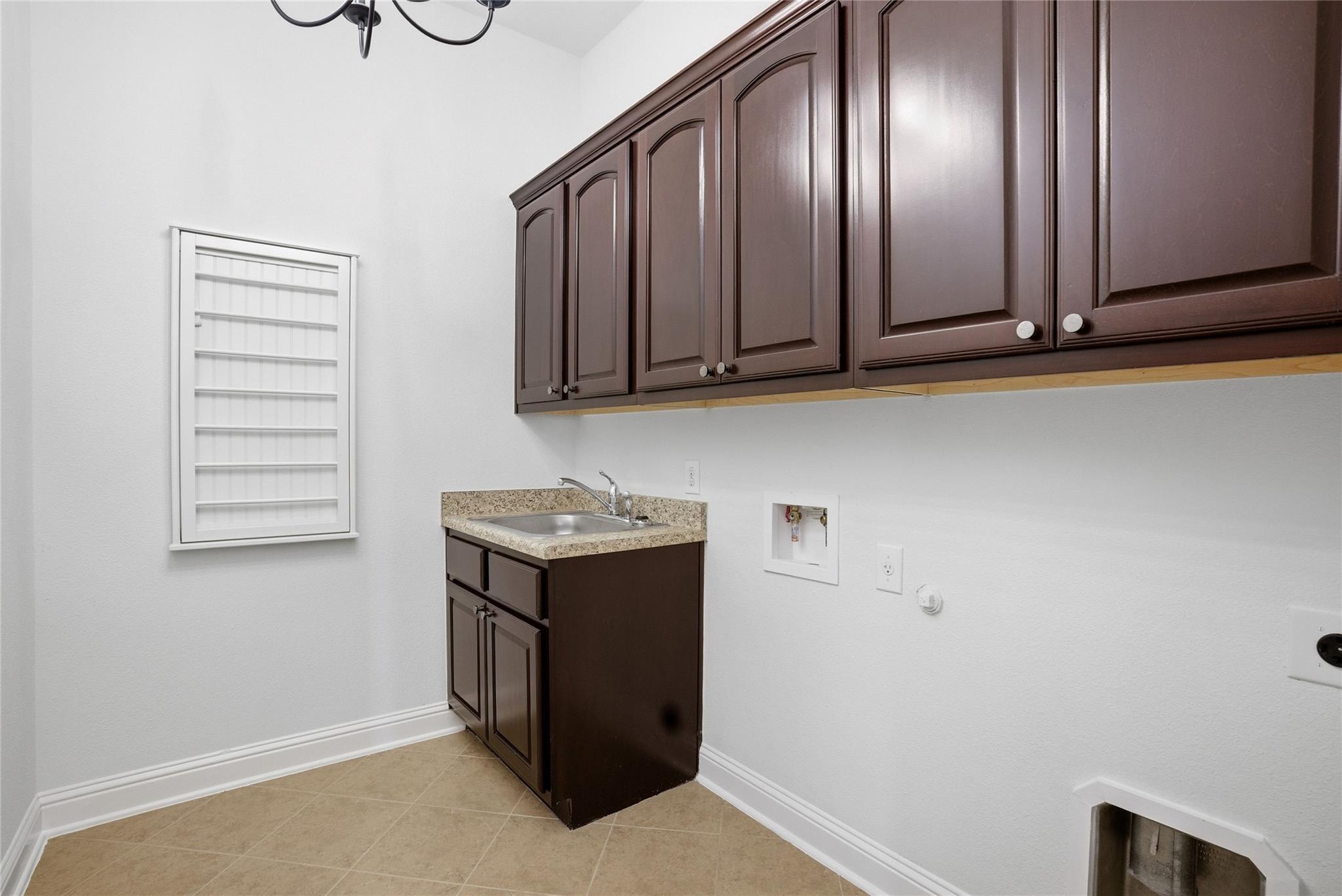 105 Edinburgh Isle Ct, Lakeway, TX 78738