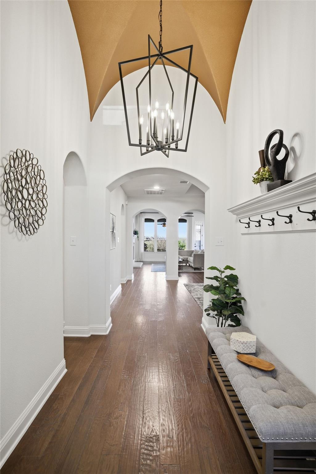 105 Edinburgh Isle Ct, Lakeway, TX 78738