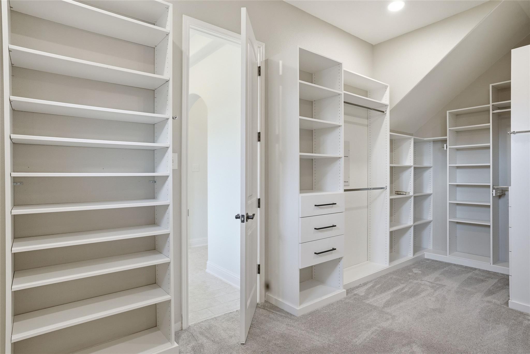 105 Edinburgh Isle Ct, Lakeway, TX 78738