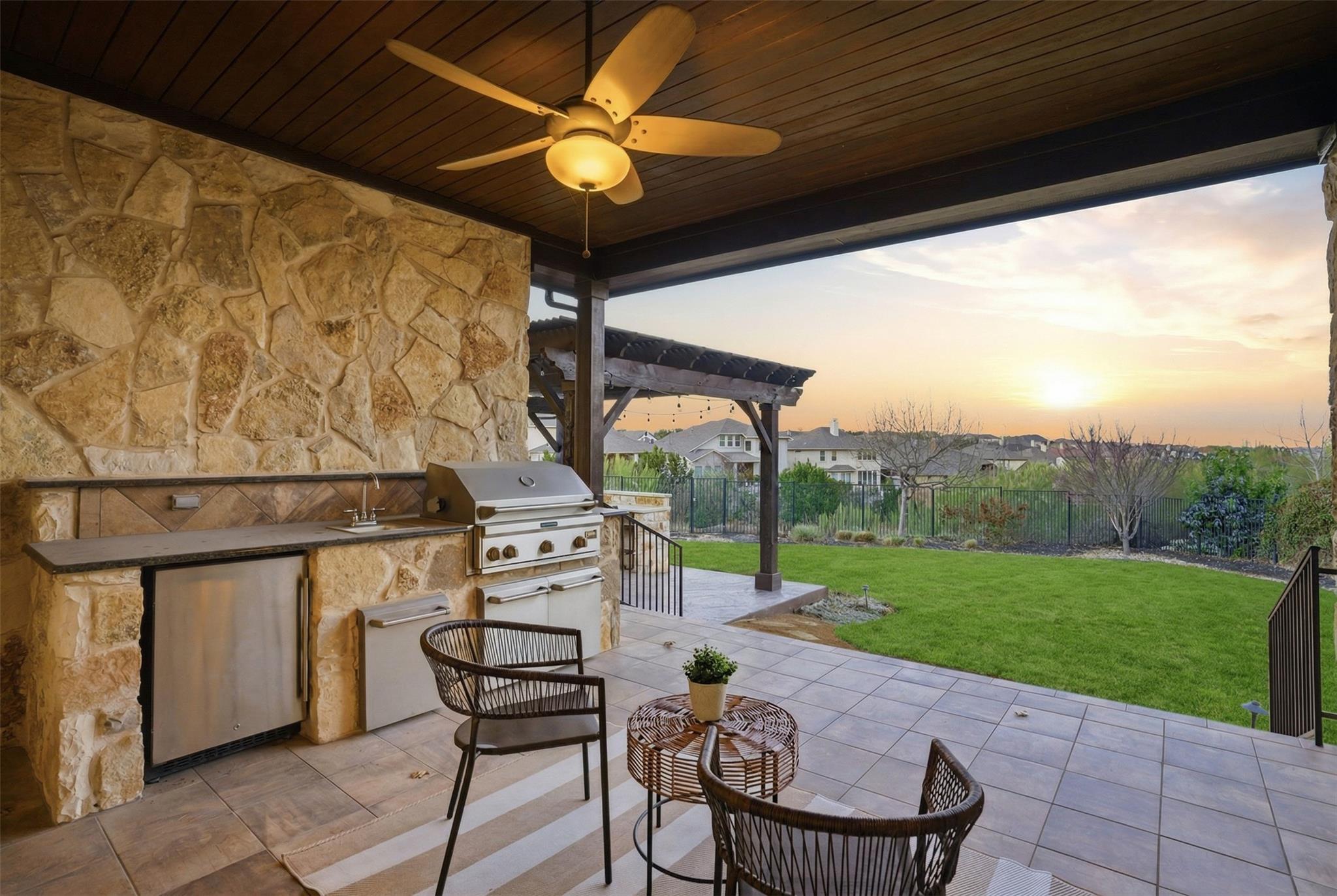 105 Edinburgh Isle Ct, Lakeway, TX 78738