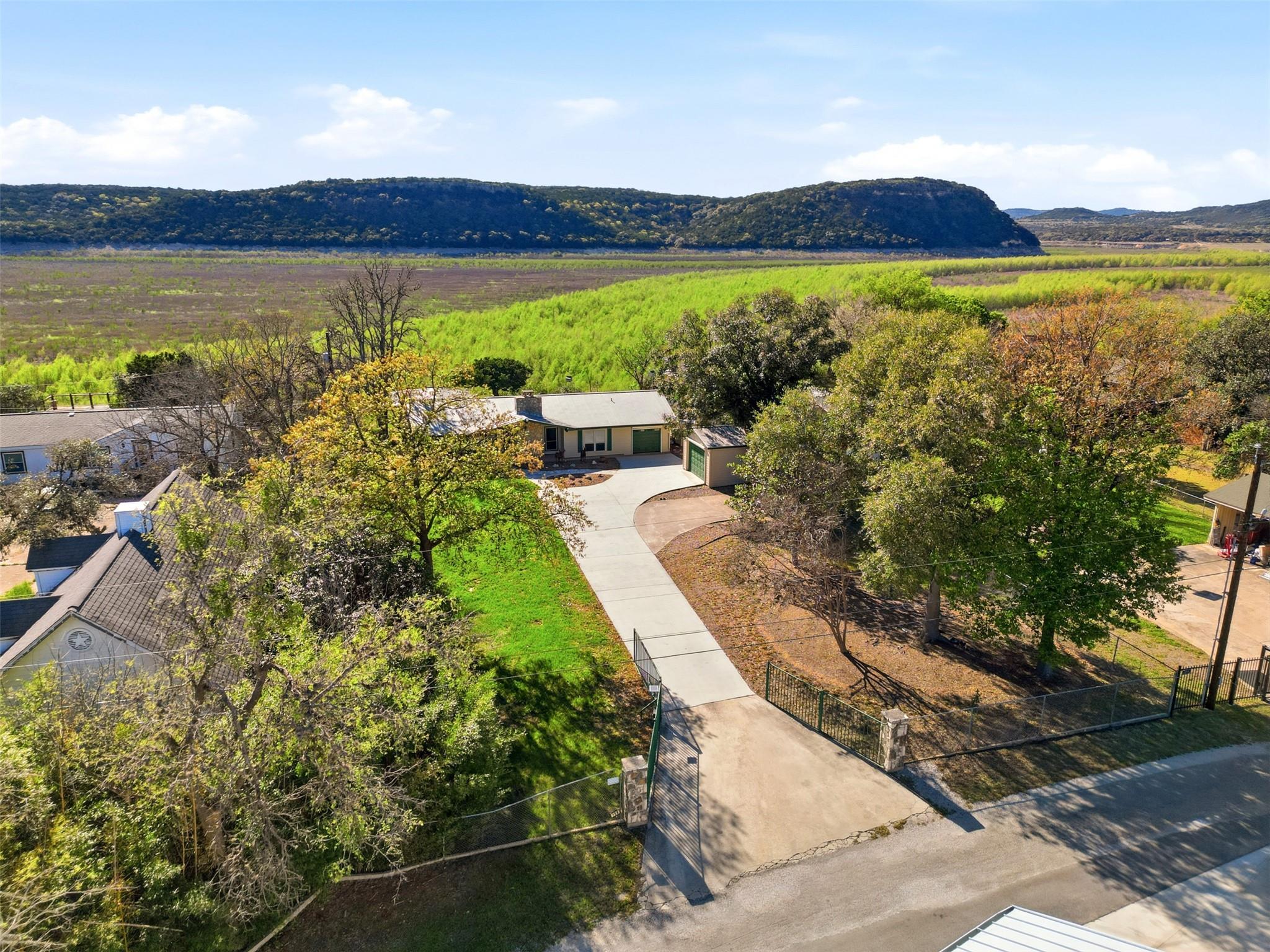 159 Thornton Ln, Lakehills, TX 78063