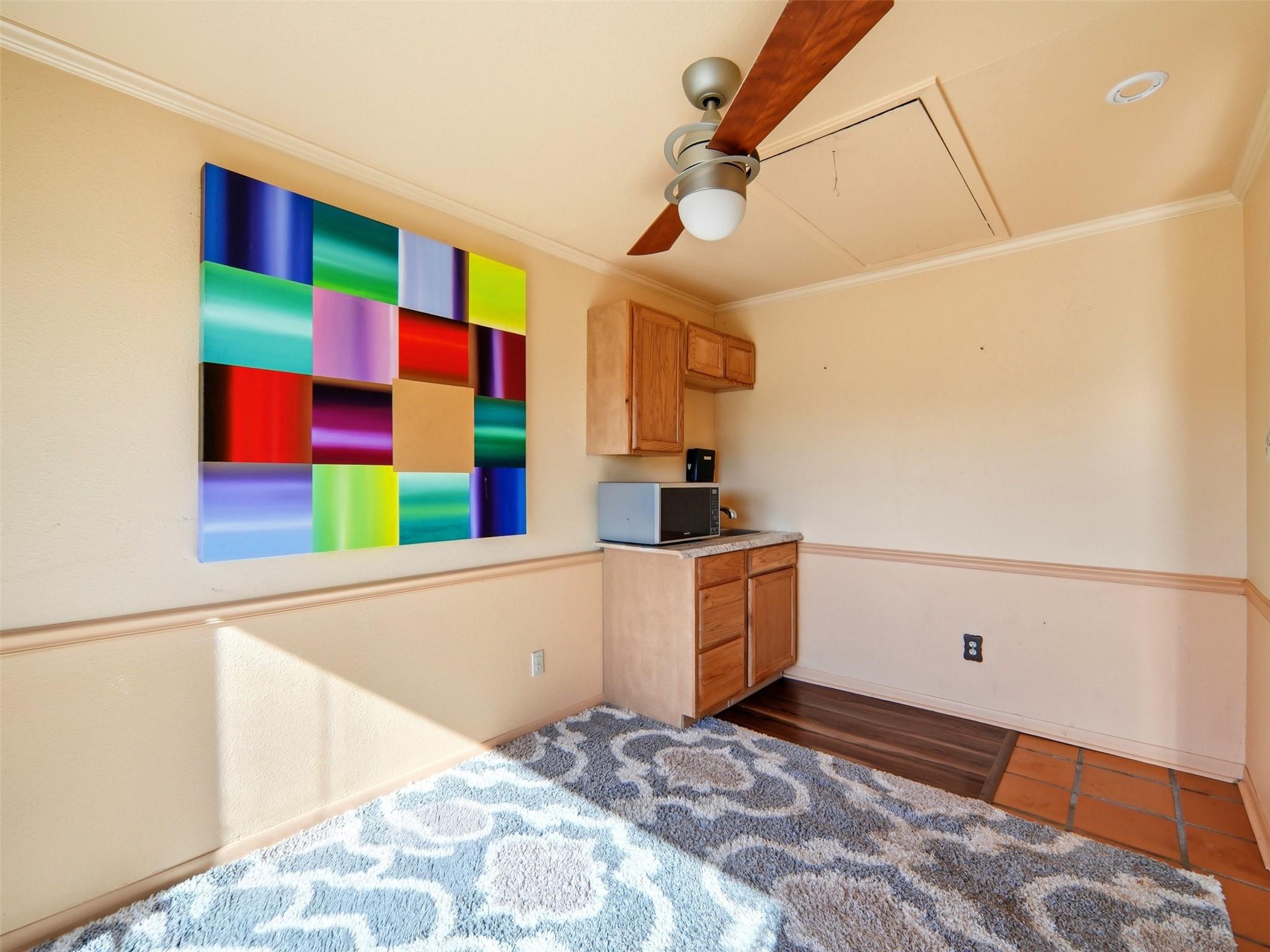 159 Thornton Ln, Lakehills, TX 78063