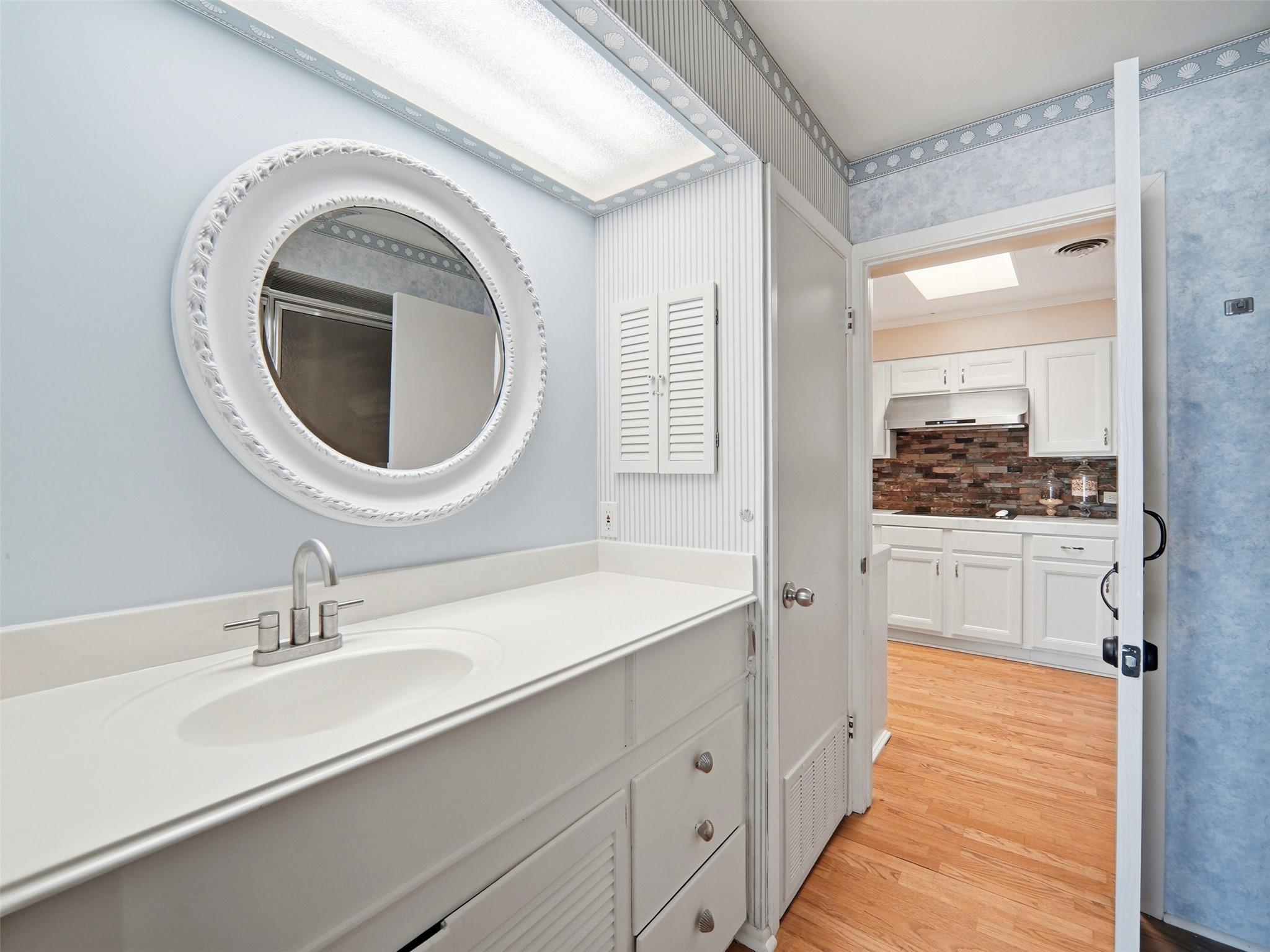 159 Thornton Ln, Lakehills, TX 78063