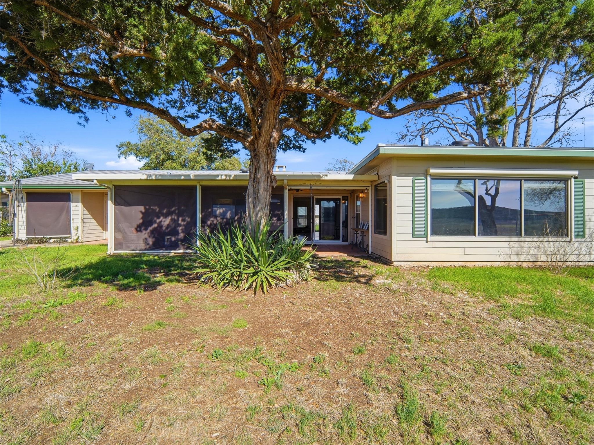 159 Thornton Ln, Lakehills, TX 78063