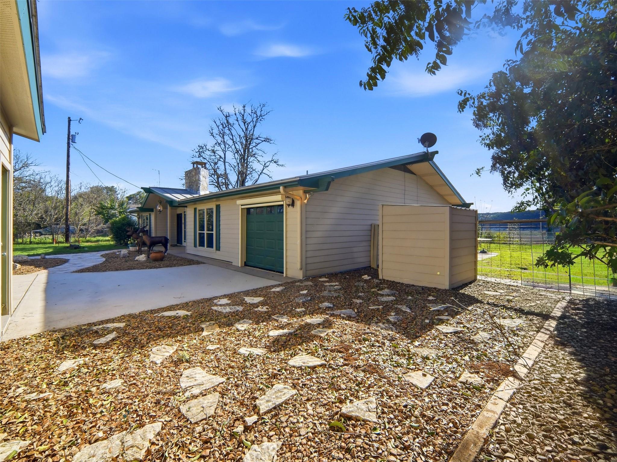 159 Thornton Ln, Lakehills, TX 78063