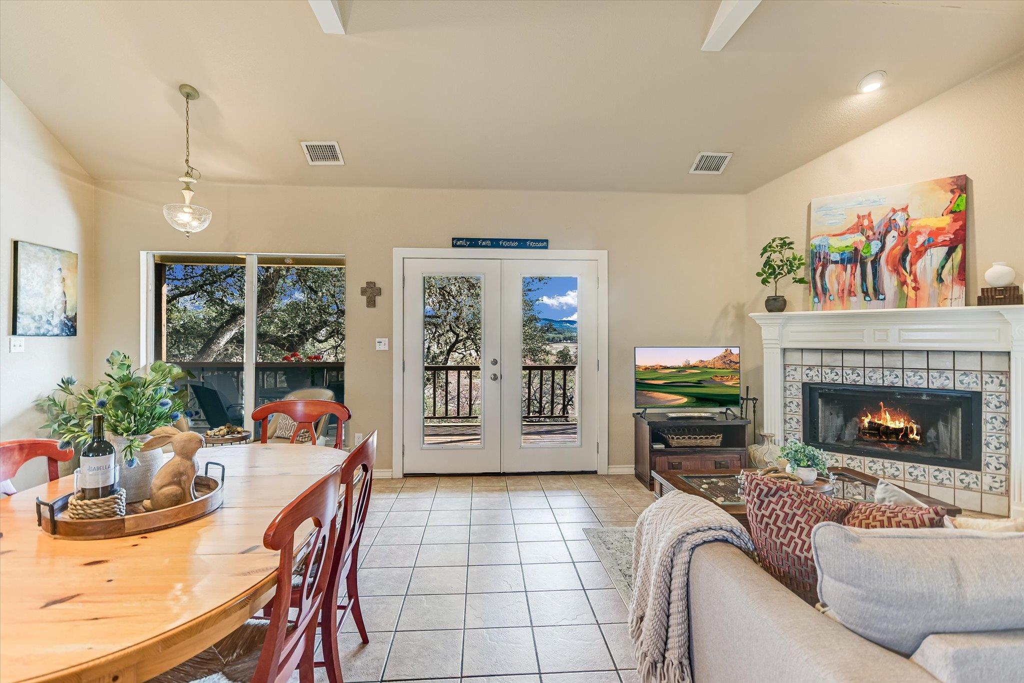 207 River Oaks Dr, Wimberley, TX 78676