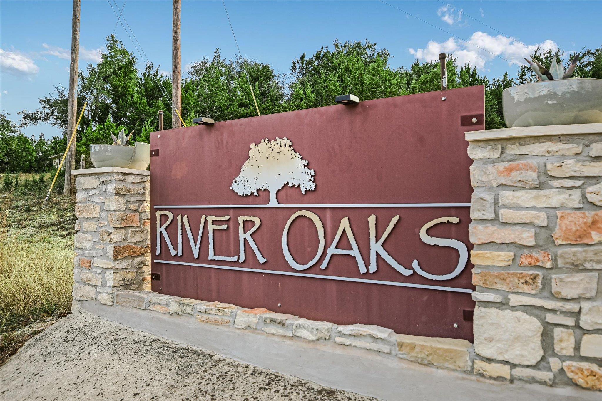 207 River Oaks Dr, Wimberley, TX 78676