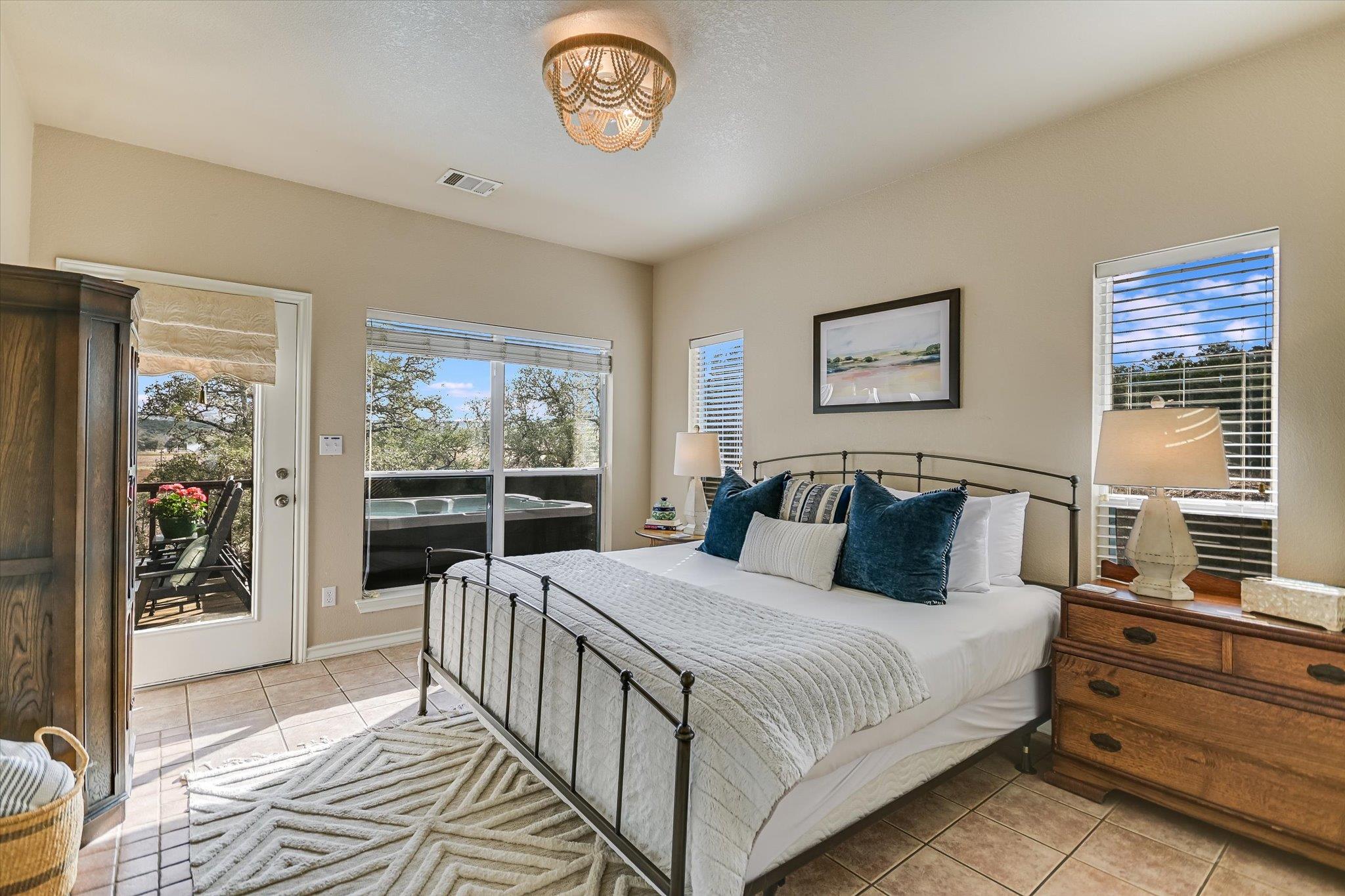 207 River Oaks Dr, Wimberley, TX 78676