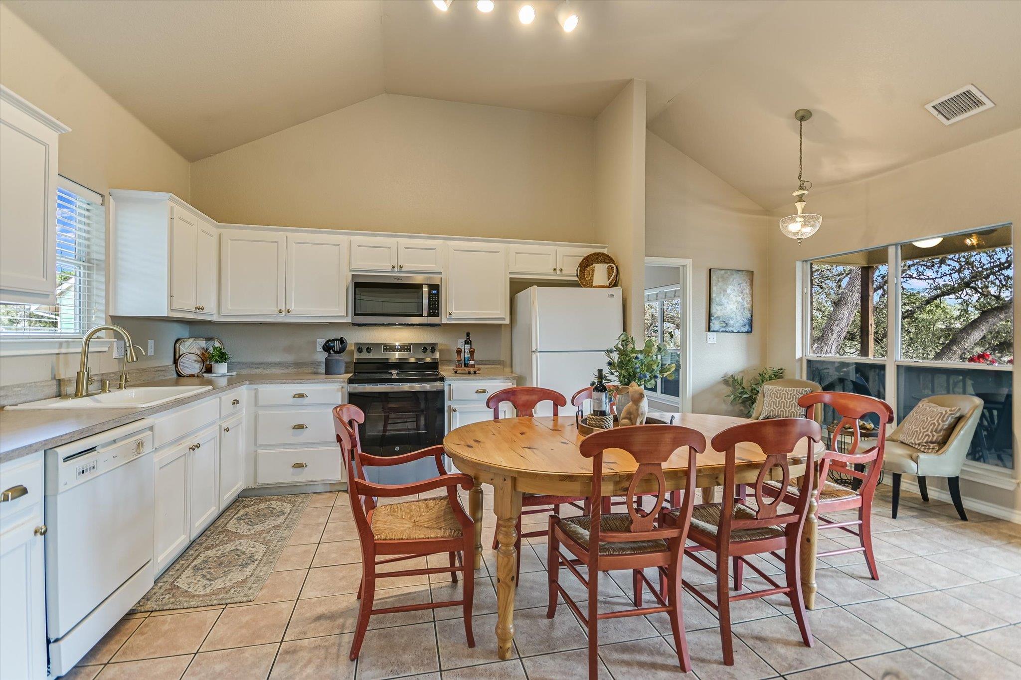 207 River Oaks Dr, Wimberley, TX 78676