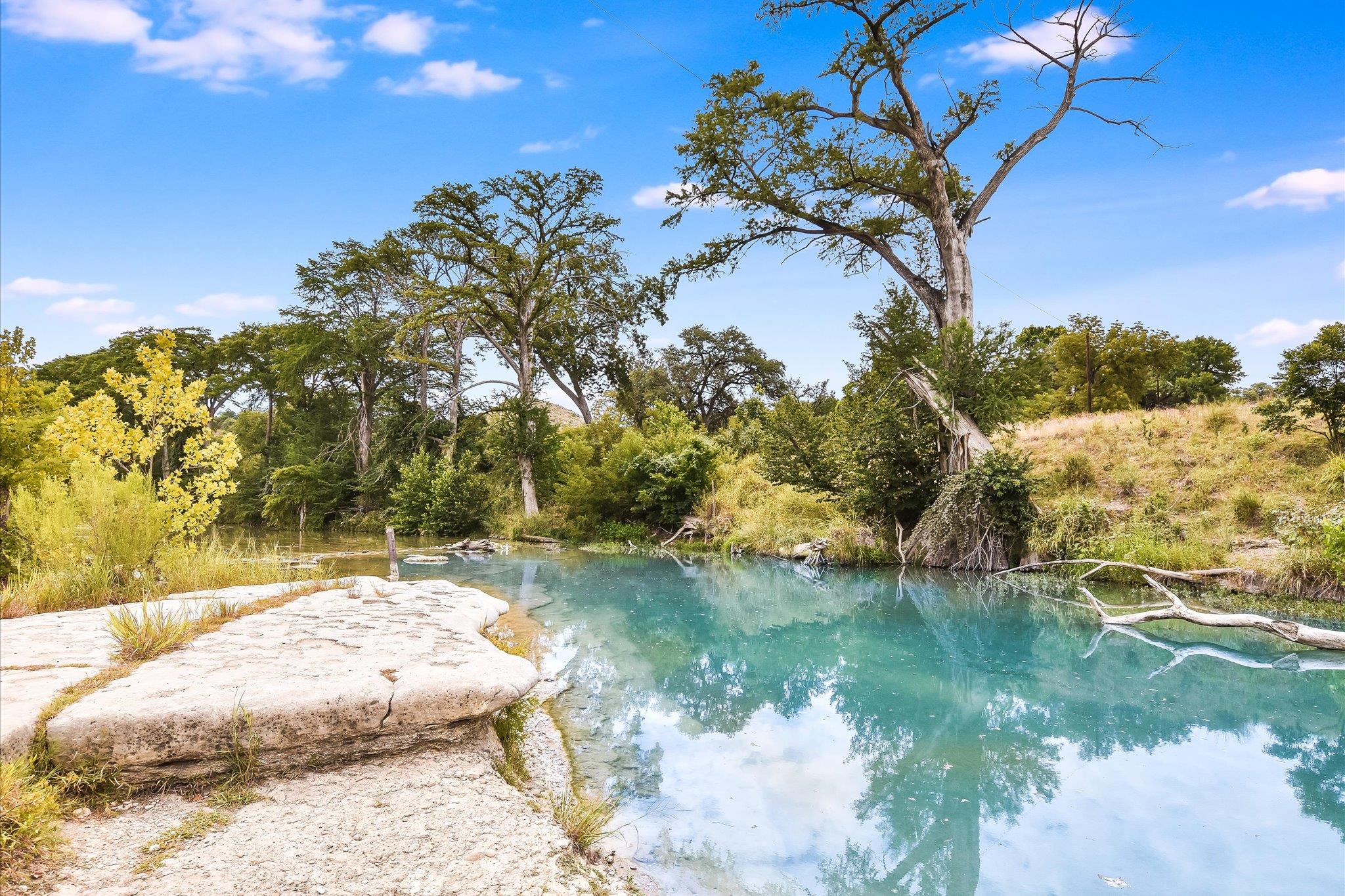 207 River Oaks Dr, Wimberley, TX 78676