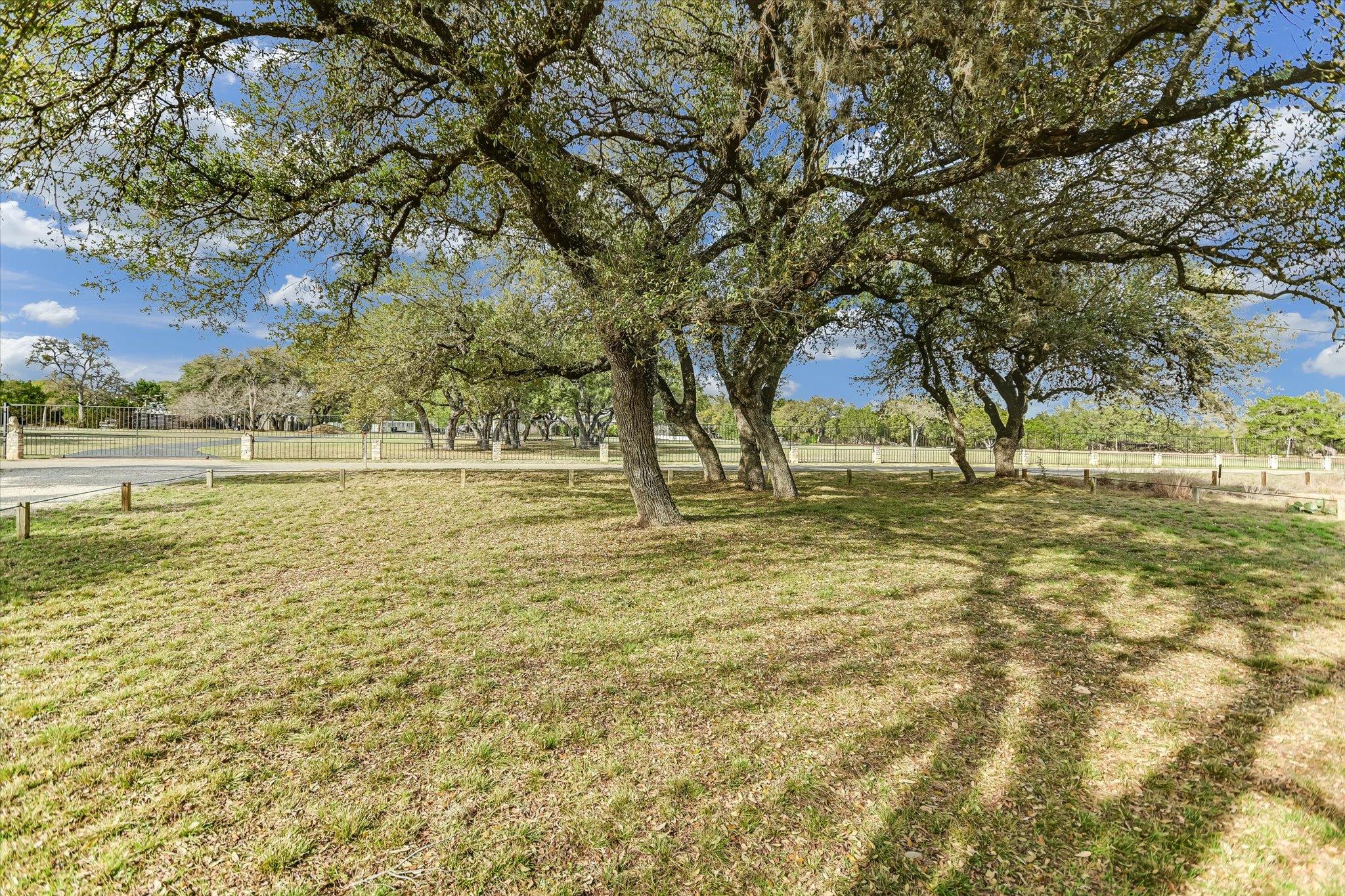 207 River Oaks Dr, Wimberley, TX 78676