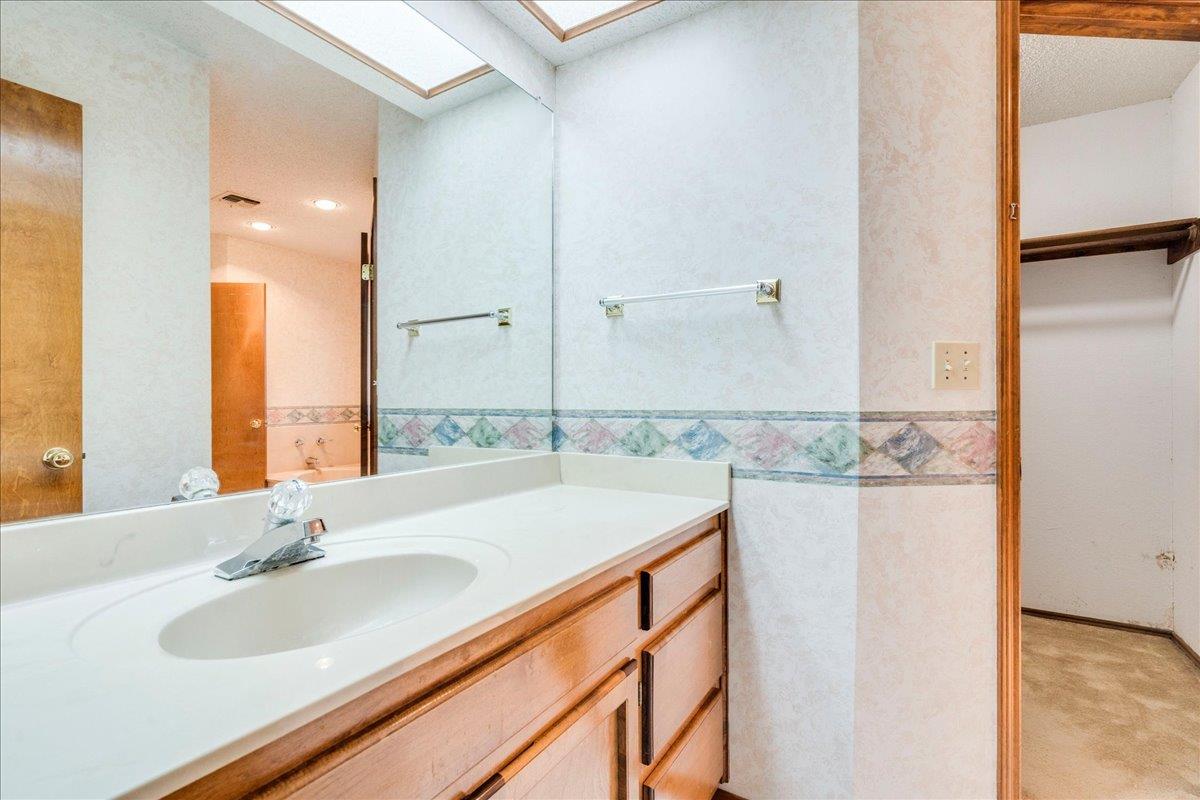 2132 Northcrest Dr, New Braunfels, TX 78130