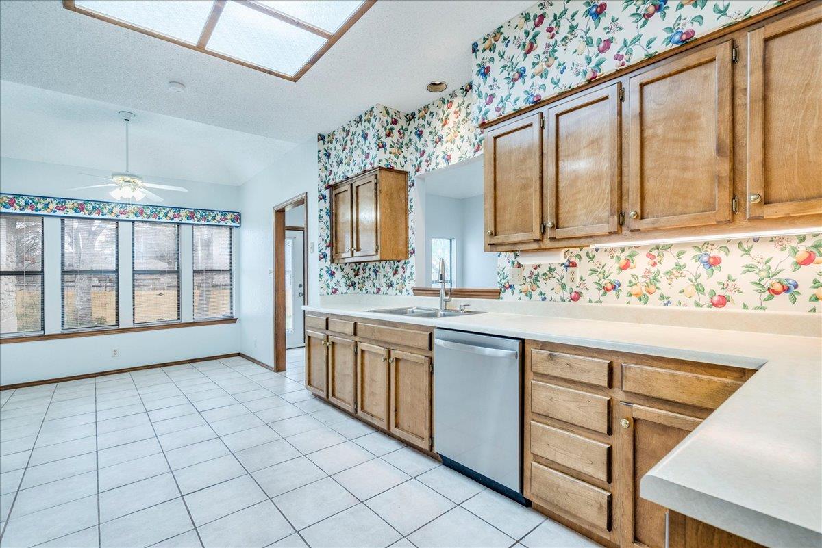 2132 Northcrest Dr, New Braunfels, TX 78130