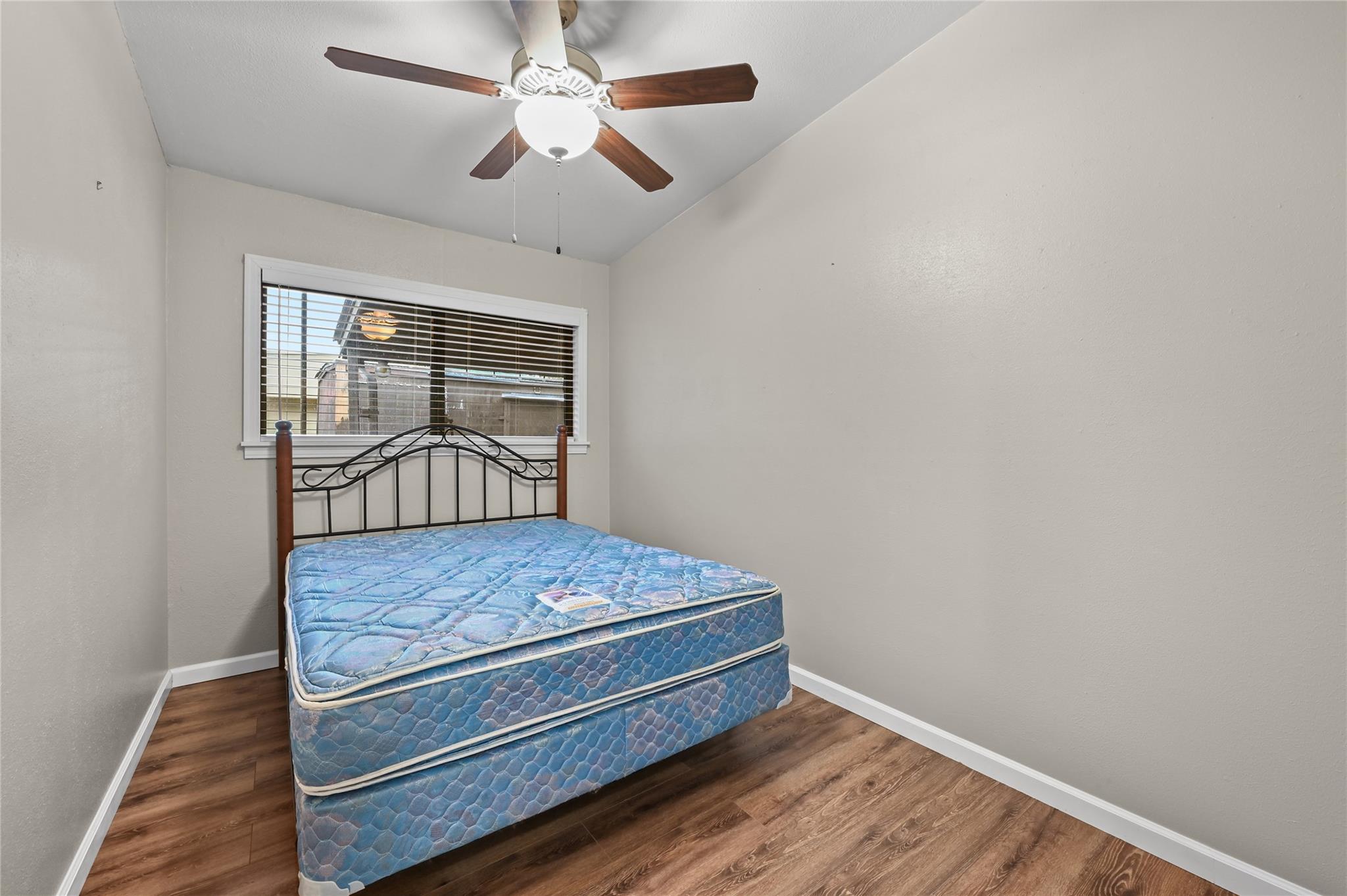 102 Rivercrest St, Luling, TX 78648