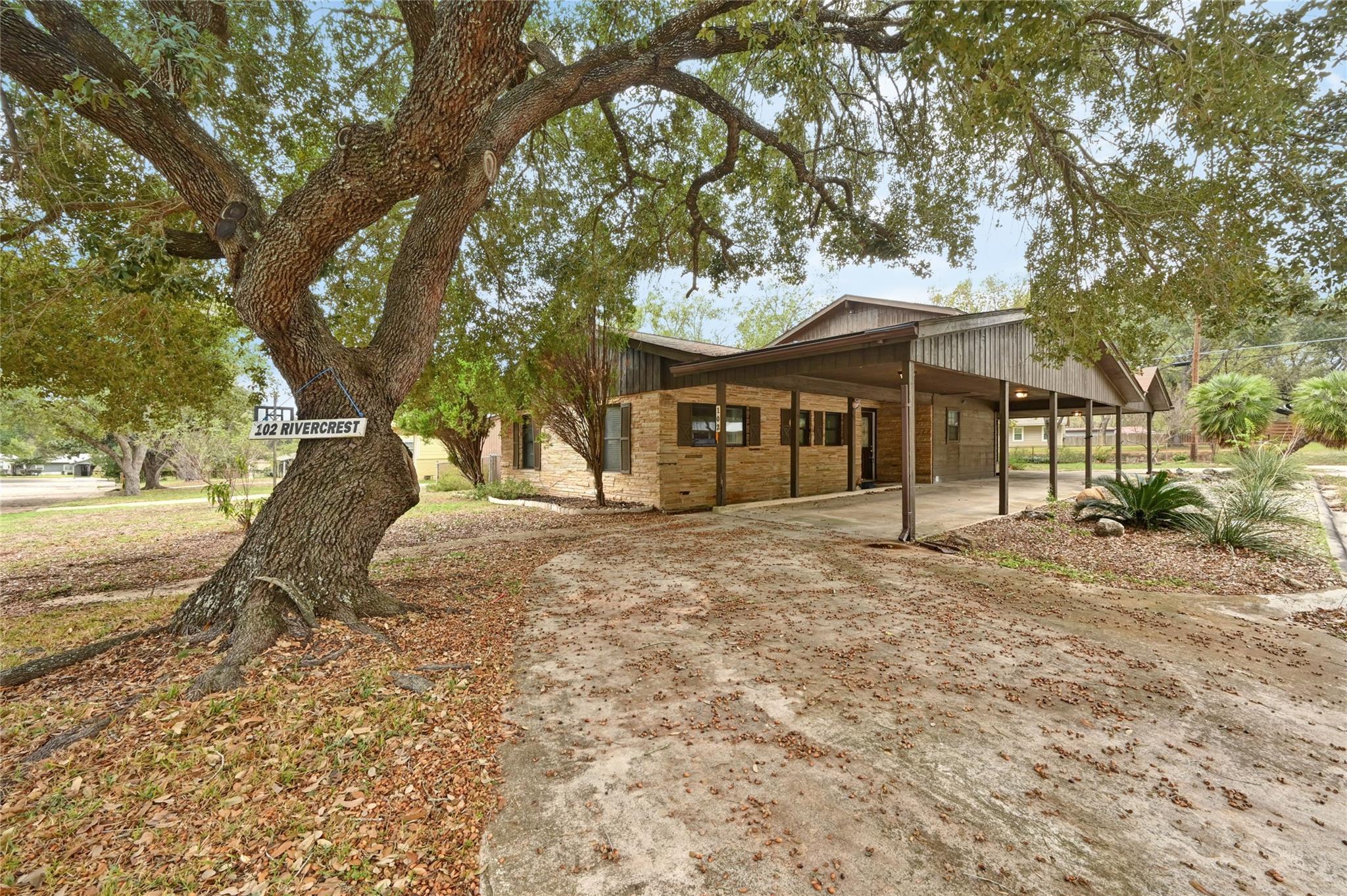 102 Rivercrest St, Luling, TX 78648