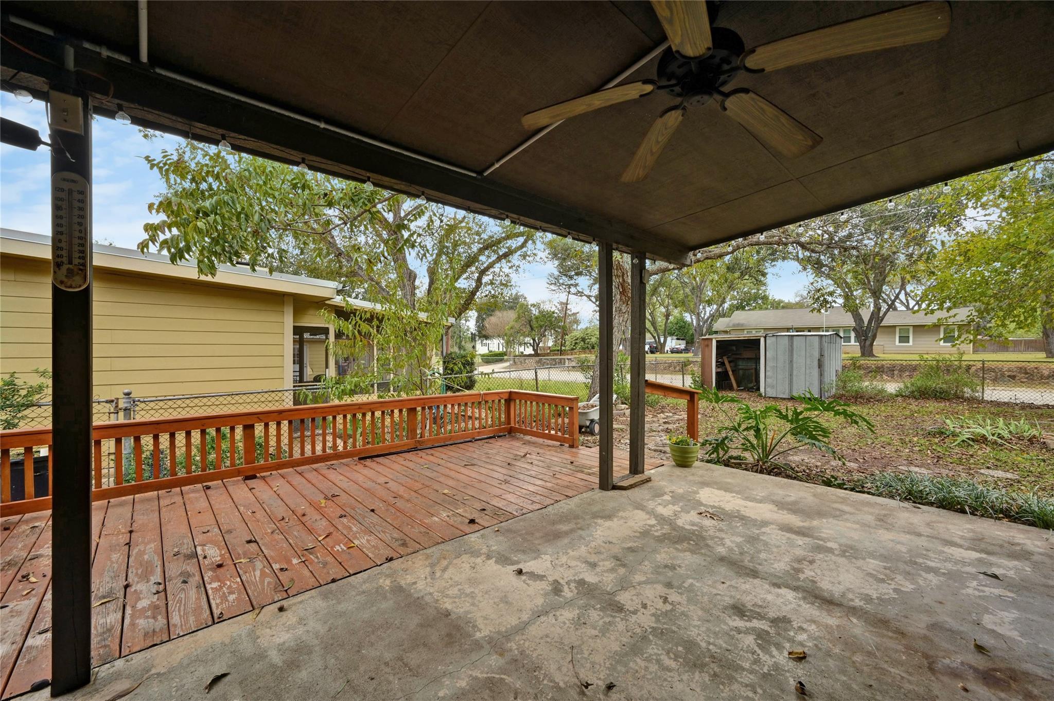 102 Rivercrest St, Luling, TX 78648