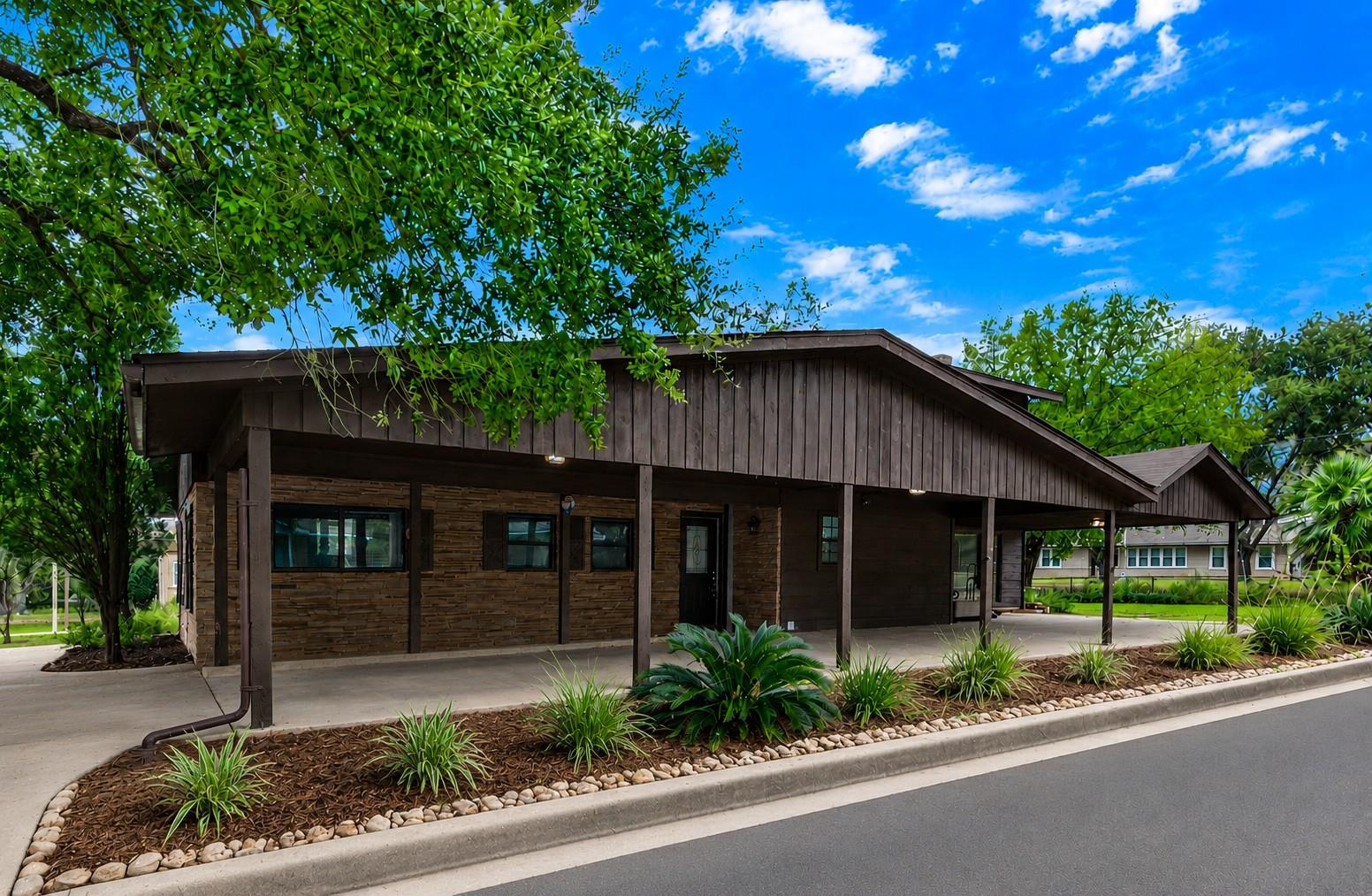102 Rivercrest St, Luling, TX 78648