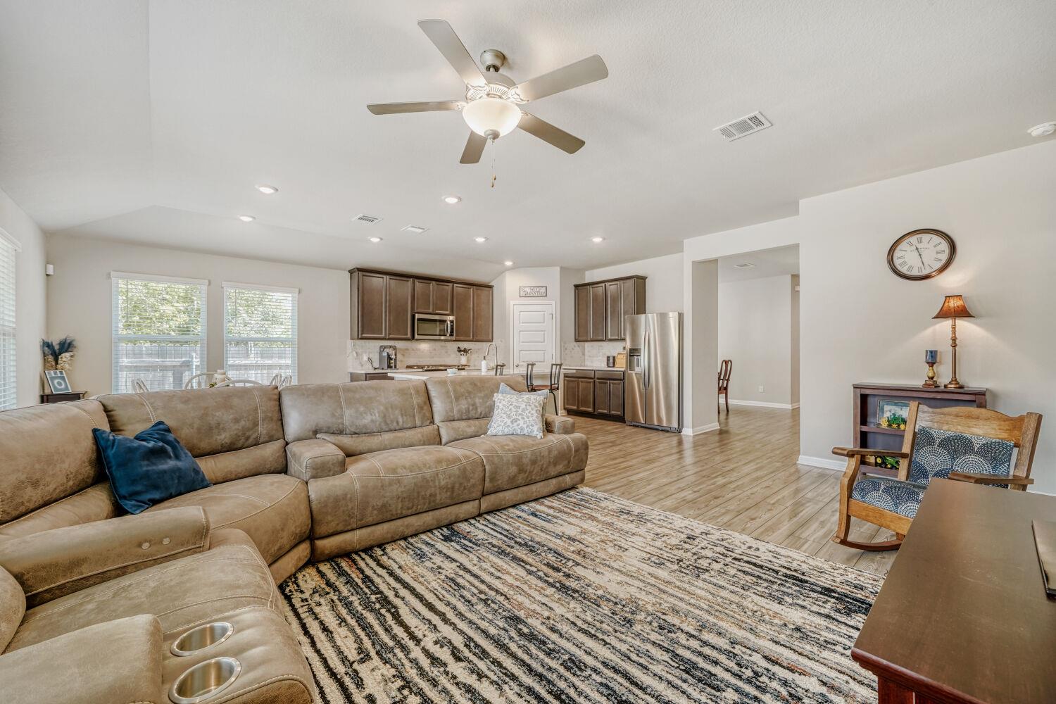 10505 Mager Ln, Hutto, TX 78634