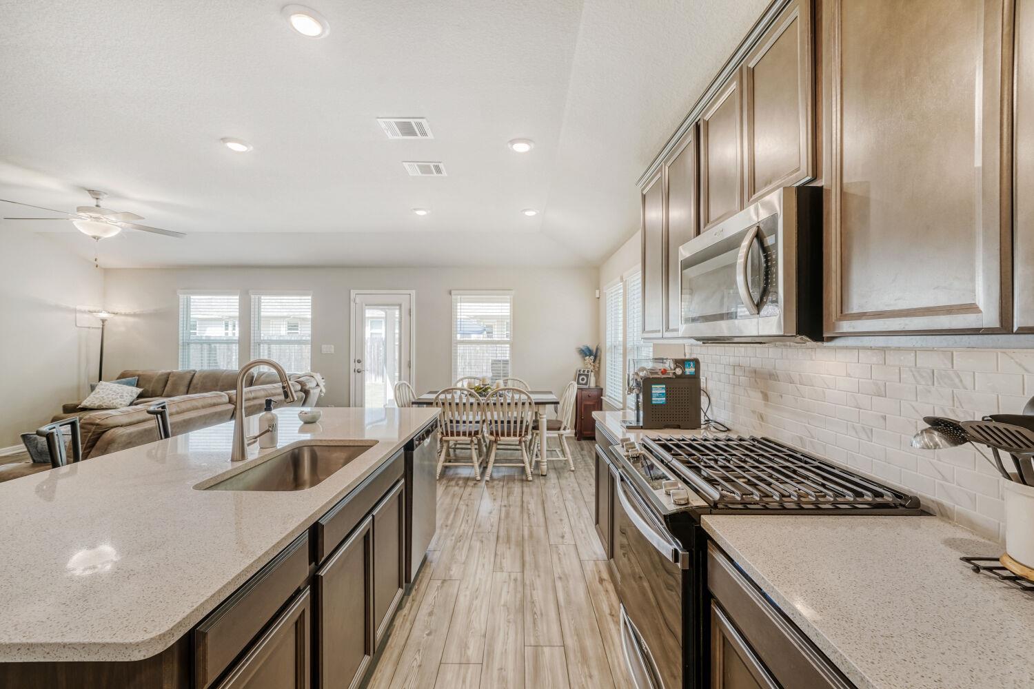 10505 Mager Ln, Hutto, TX 78634