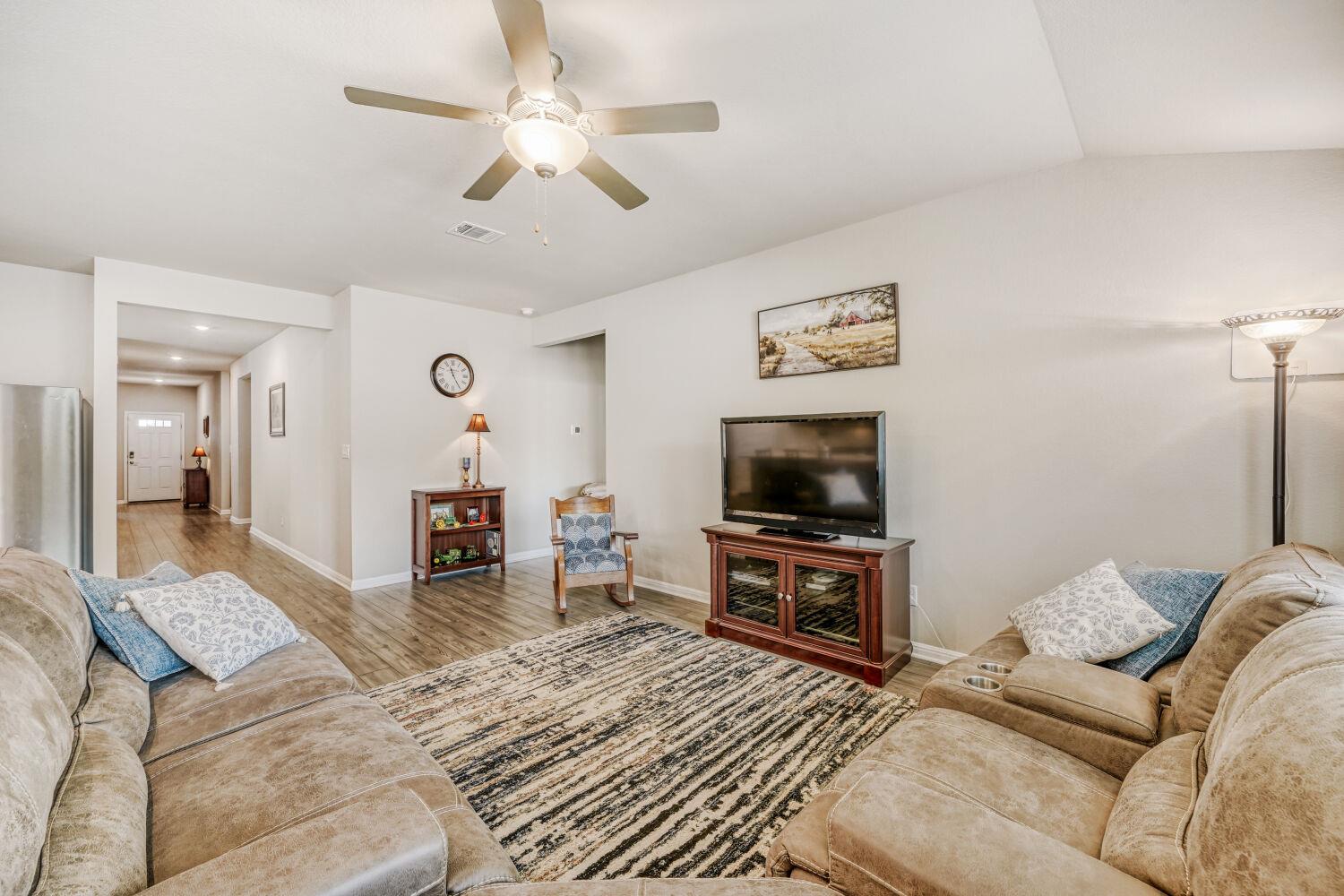 10505 Mager Ln, Hutto, TX 78634