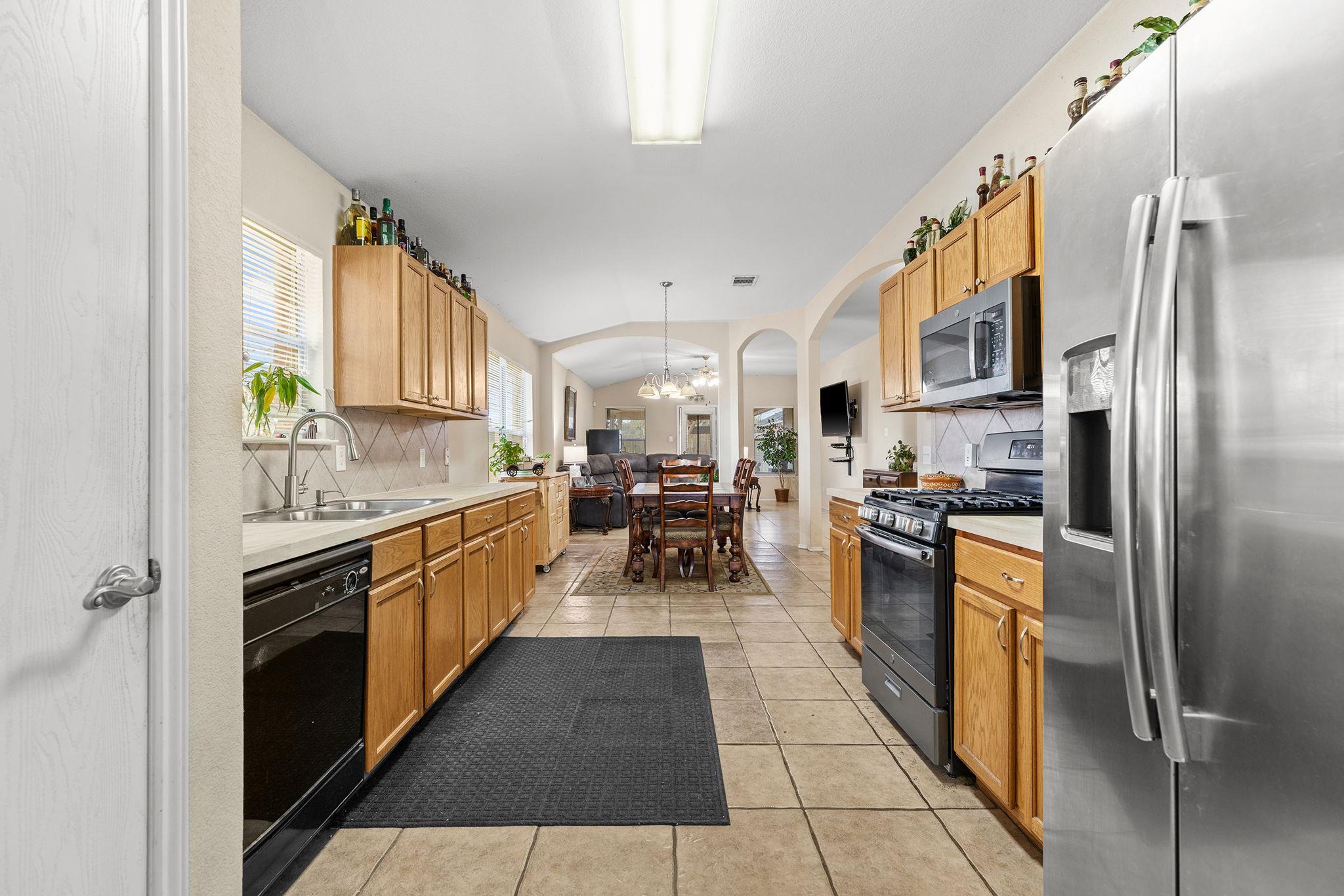 12800 Starbrimson Trl, Elgin, TX 78621