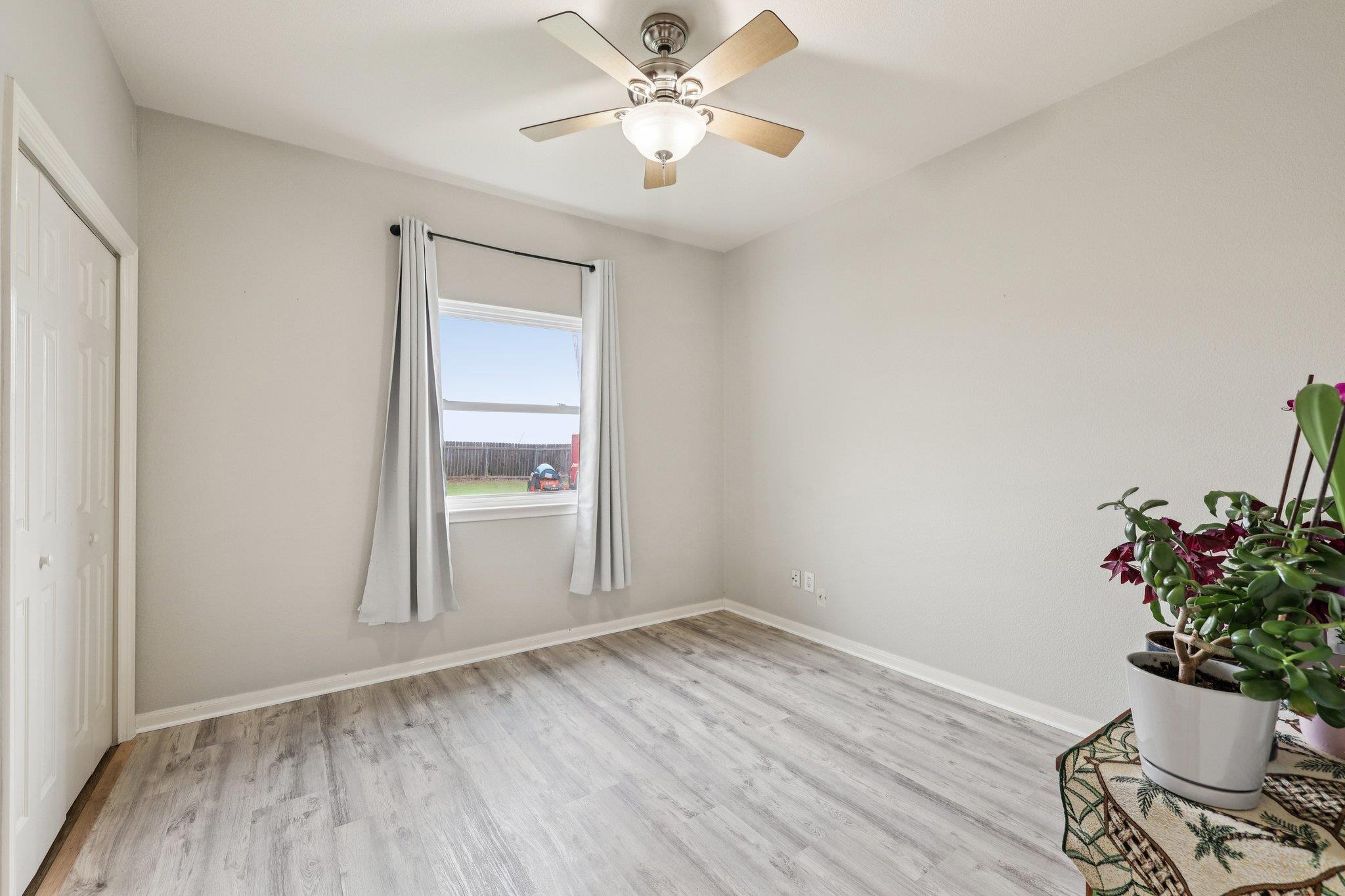 101 Blanco Dr, Hutto, TX 78634