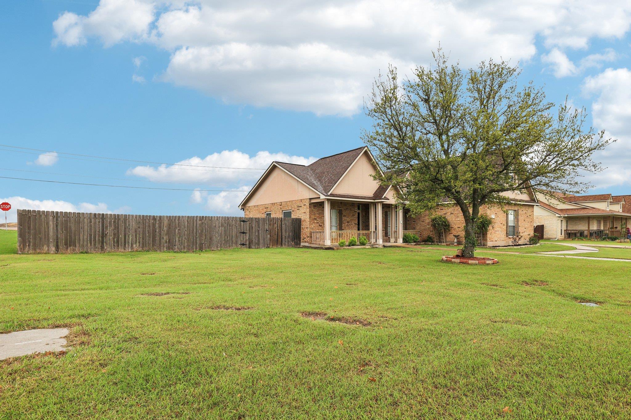 101 Blanco Dr, Hutto, TX 78634