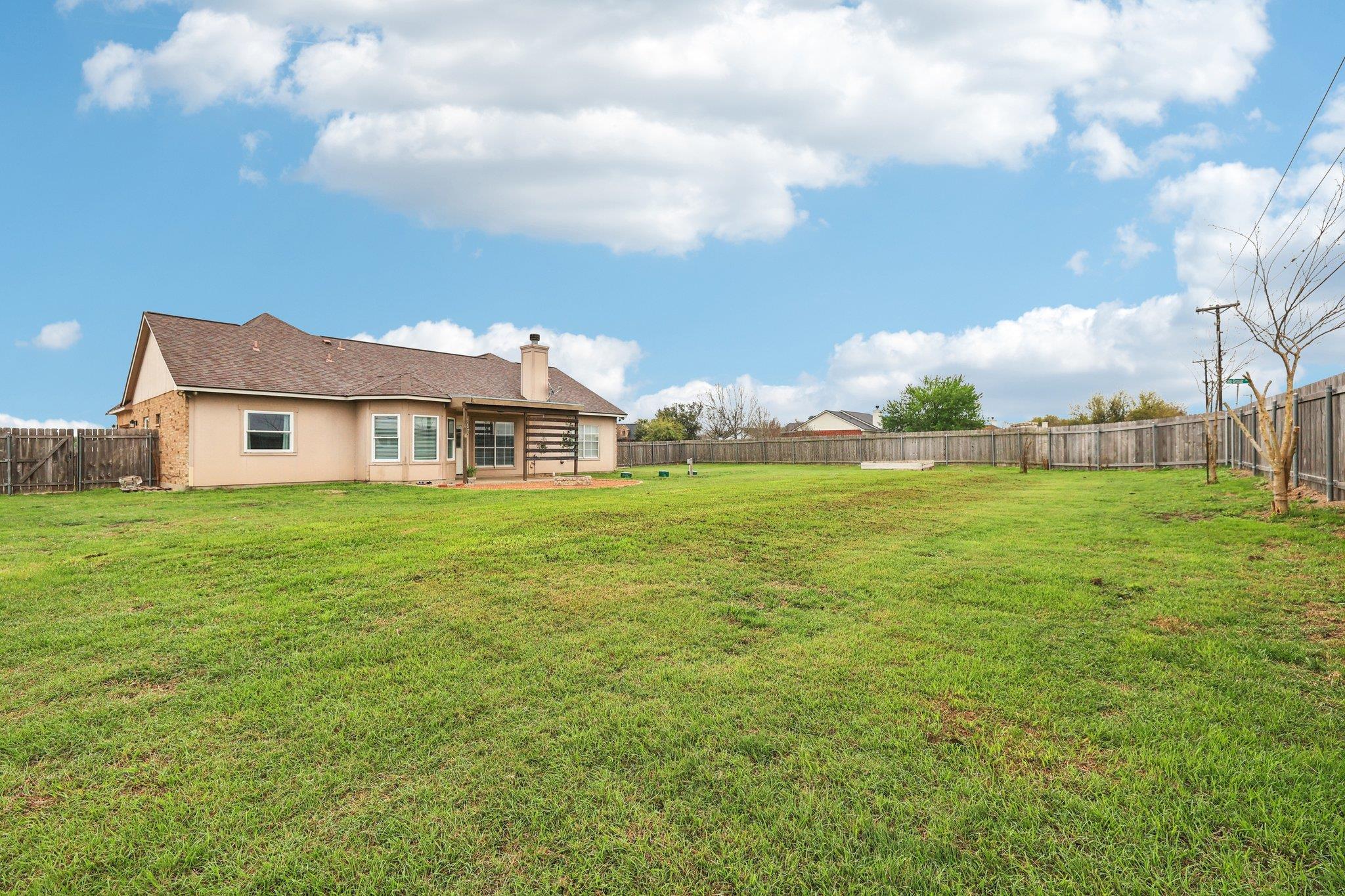 101 Blanco Dr, Hutto, TX 78634