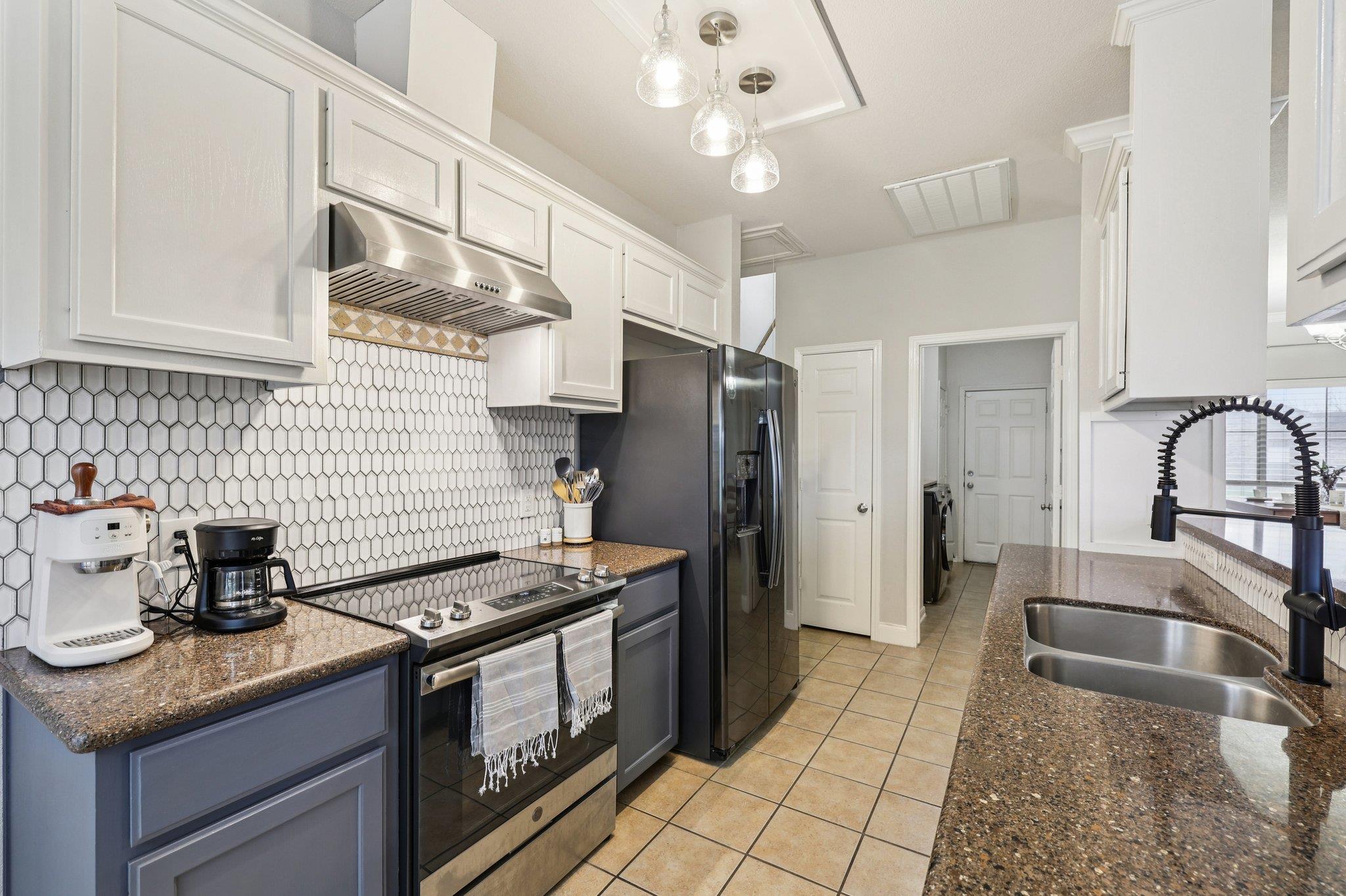 101 Blanco Dr, Hutto, TX 78634