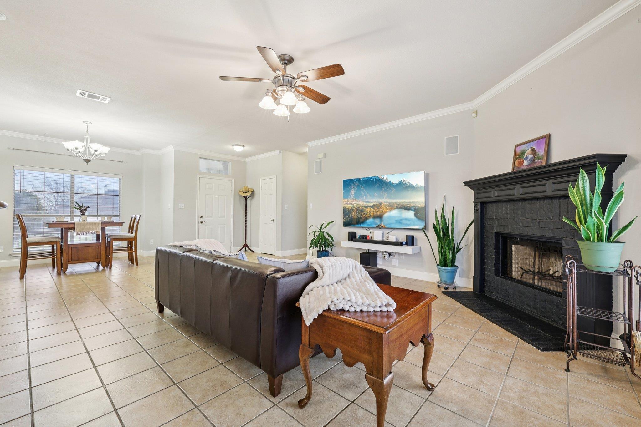 101 Blanco Dr, Hutto, TX 78634