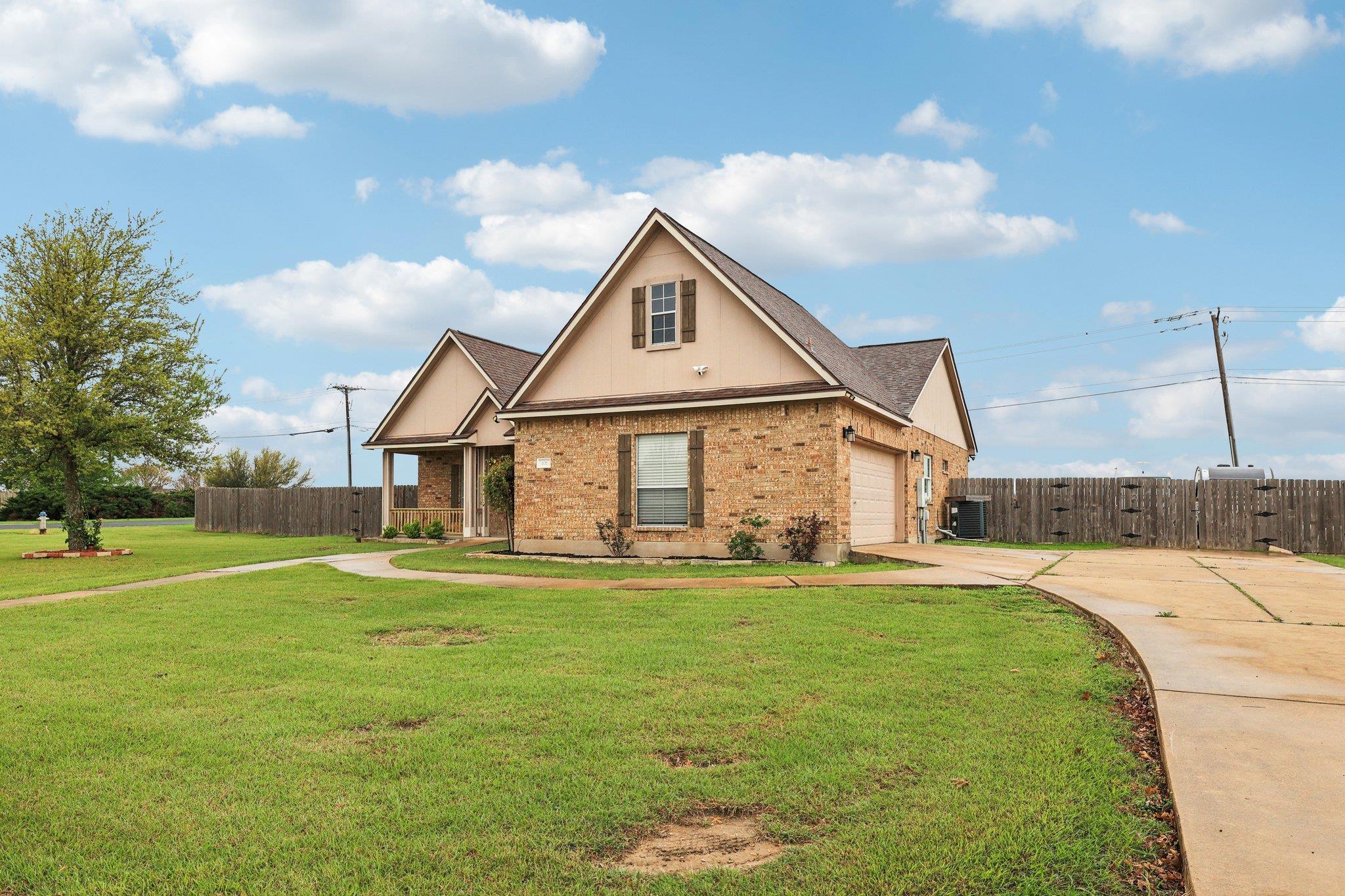 101 Blanco Dr, Hutto, TX 78634