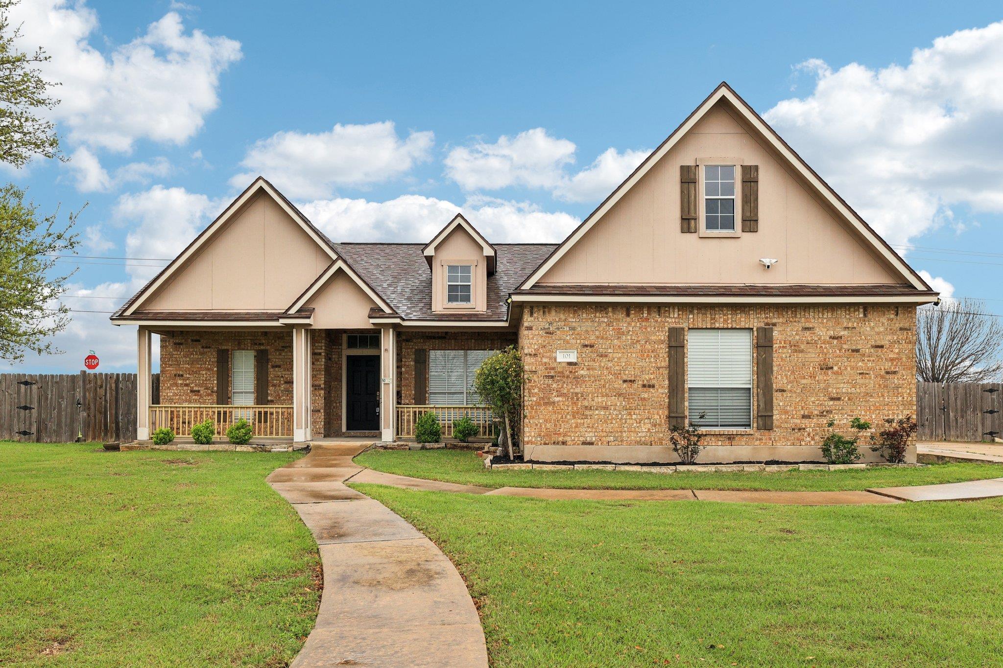 101 Blanco Dr, Hutto, TX 78634