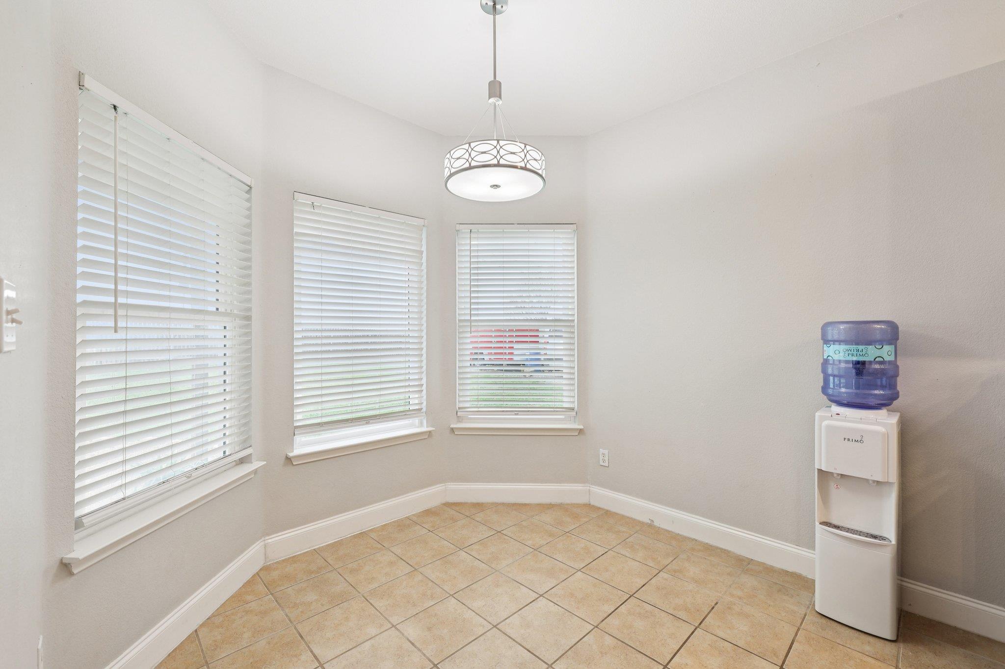 101 Blanco Dr, Hutto, TX 78634