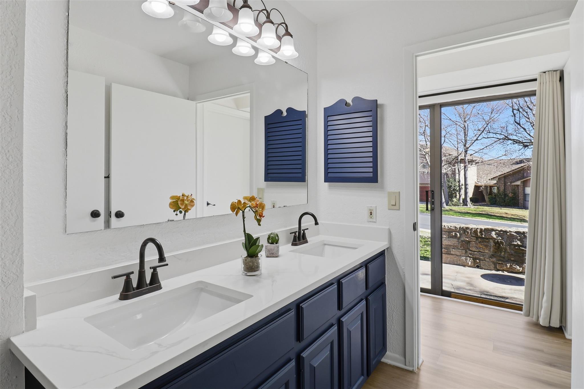 100 Bay Point Dr # 3, Horseshoe Bay, TX 78657