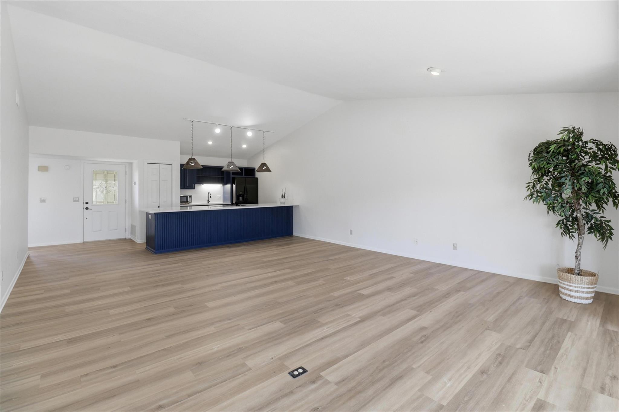 100 Bay Point Dr # 3, Horseshoe Bay, TX 78657