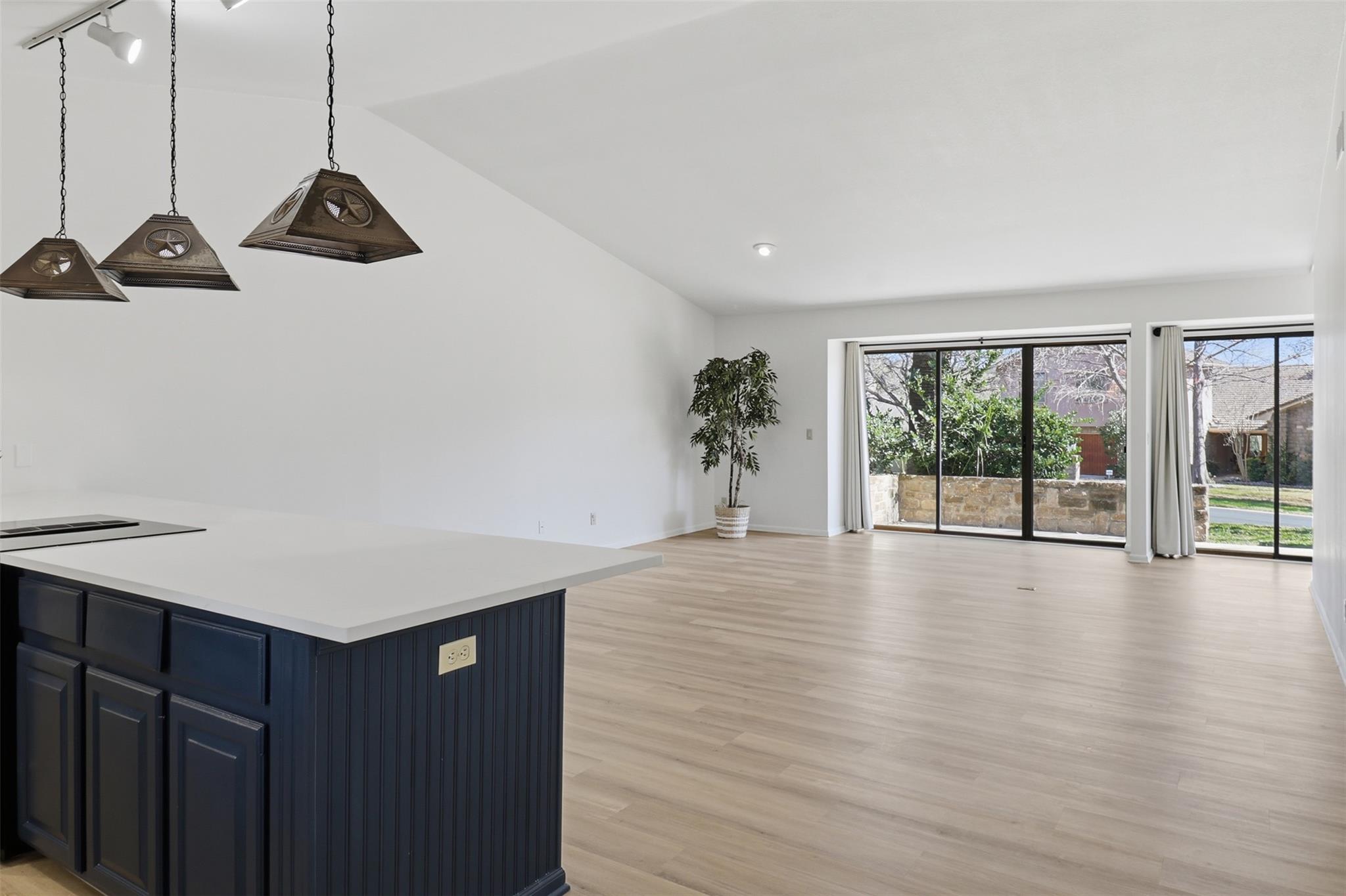 100 Bay Point Dr # 3, Horseshoe Bay, TX 78657