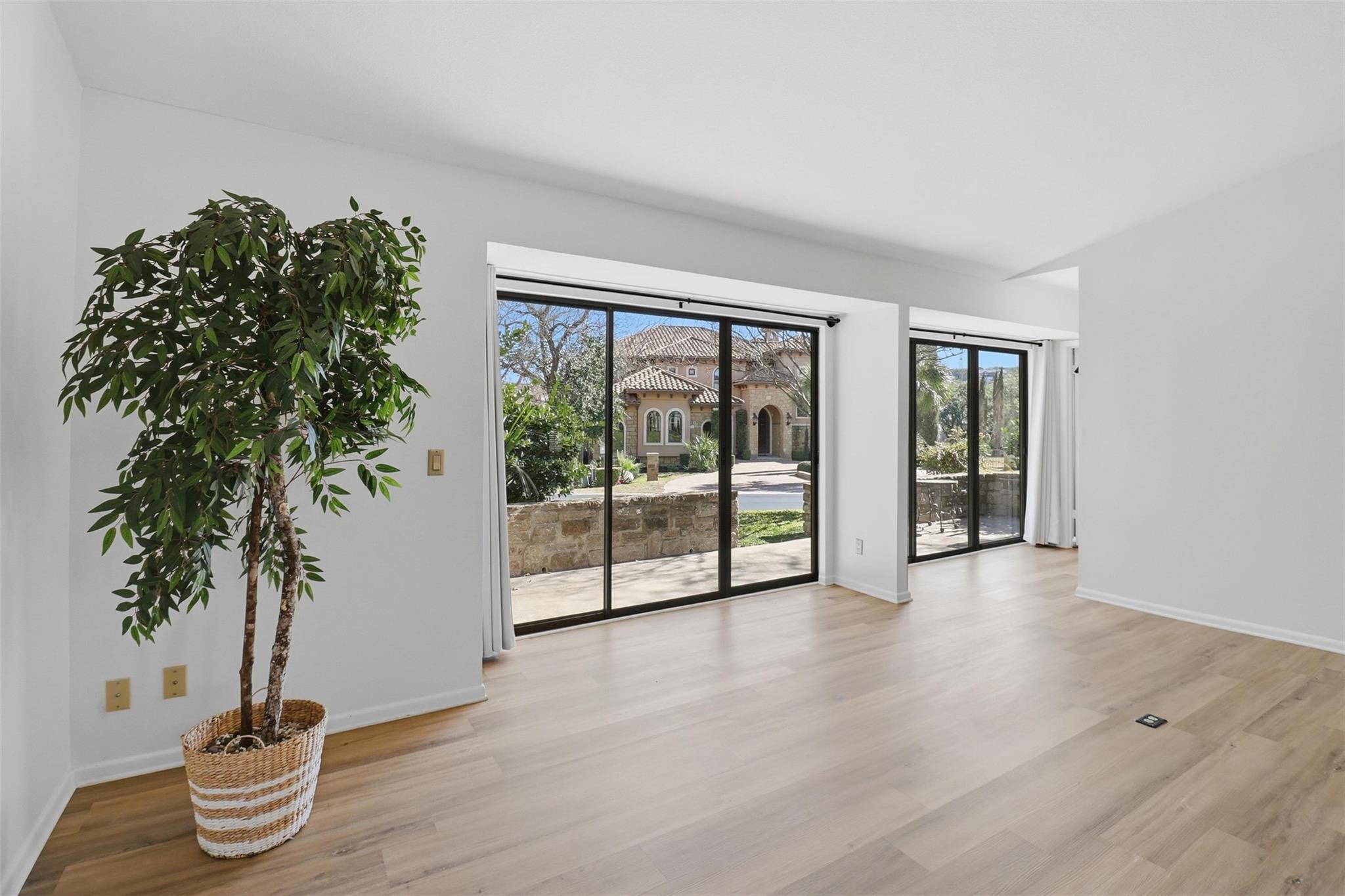 100 Bay Point Dr # 3, Horseshoe Bay, TX 78657