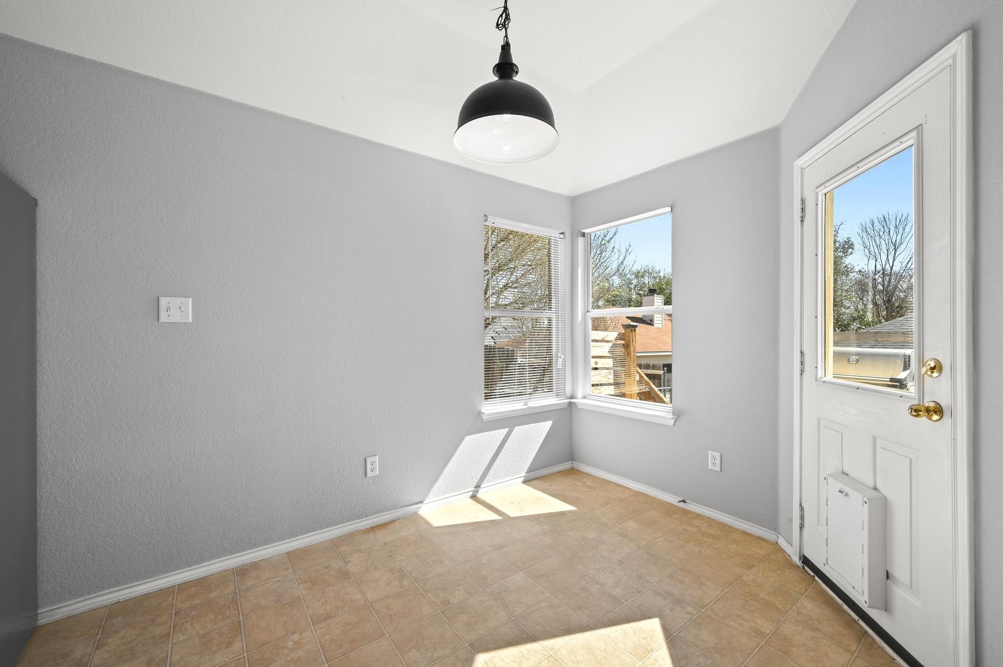 740 Clearview Cir, San Marcos, TX 78666