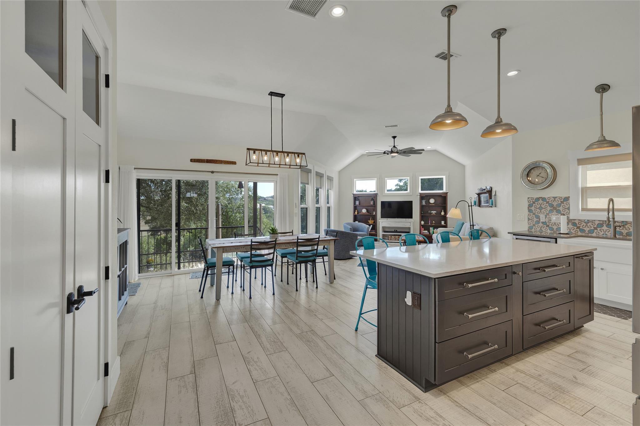 1799 Lakeside Dr W, Canyon Lake, TX 78133