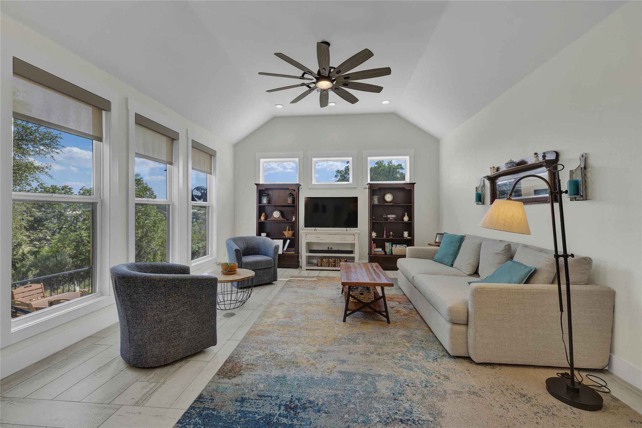 1799 Lakeside Dr W, Canyon Lake, TX 78133