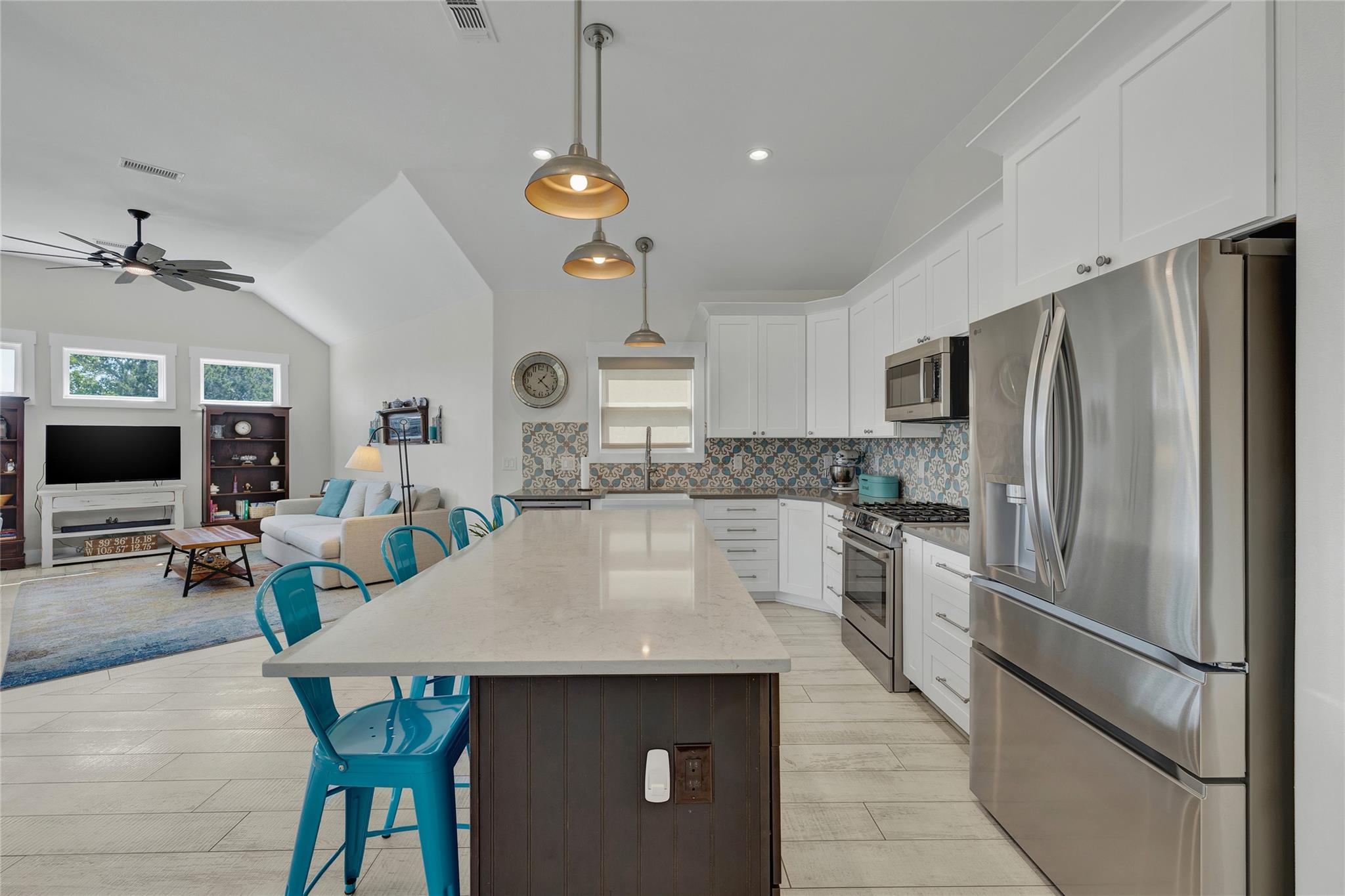 1799 Lakeside Dr W, Canyon Lake, TX 78133