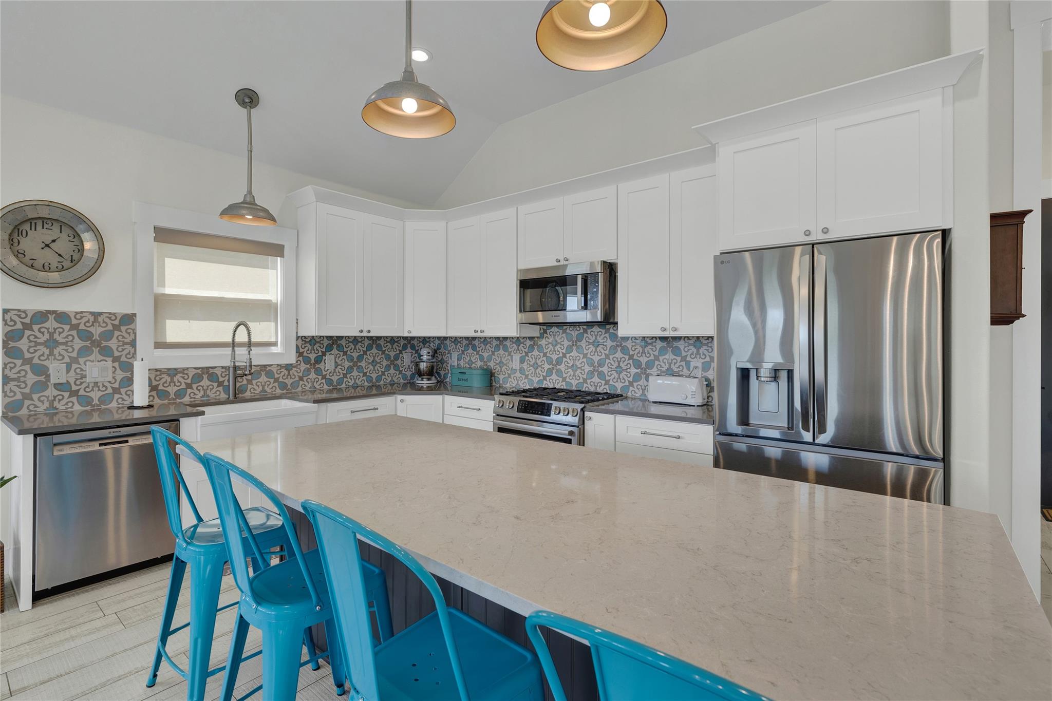 1799 Lakeside Dr W, Canyon Lake, TX 78133