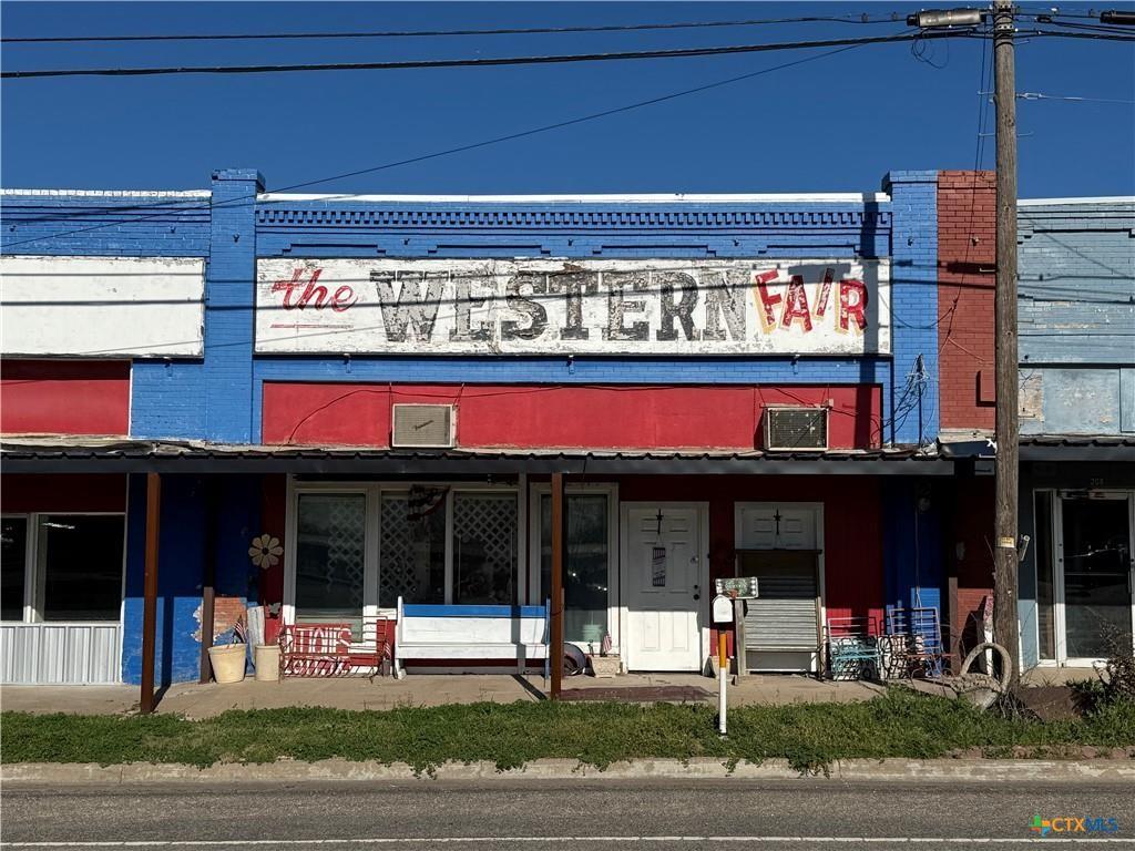 204 E Gassaway Ave, Lott, TX 76656